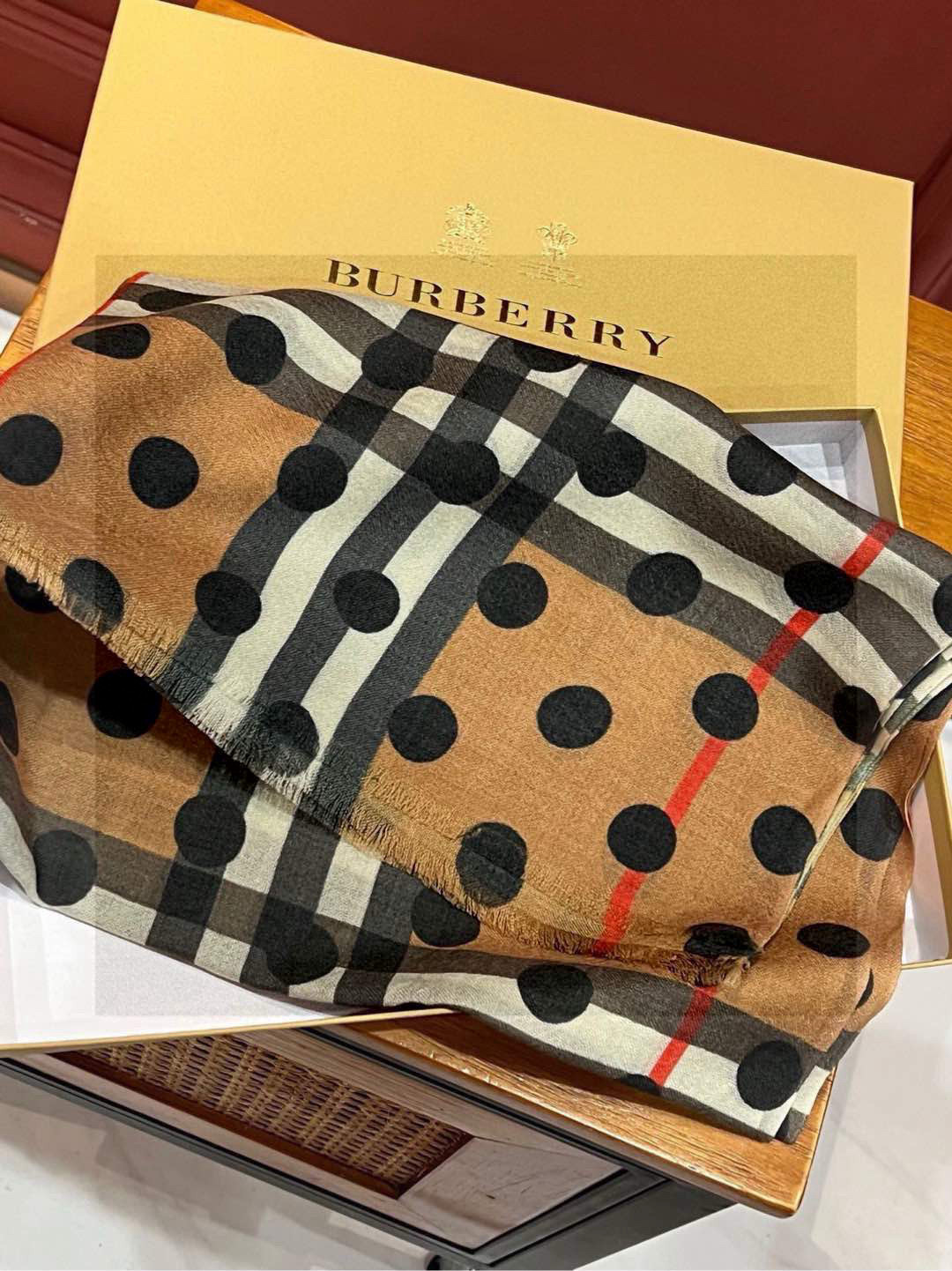 巴宝莉 官网最最新款 💟 度假及日常都非常好搭配的款😍订单私流 一看到就想去度假‼️平时穿搭也非常好搭配