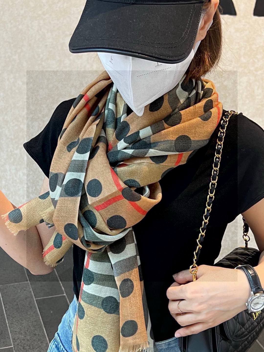 巴宝莉 官网最最新款 💟 度假及日常都非常好搭配的款😍订单私流 一看到就想去度假‼️平时穿搭也非常好搭配