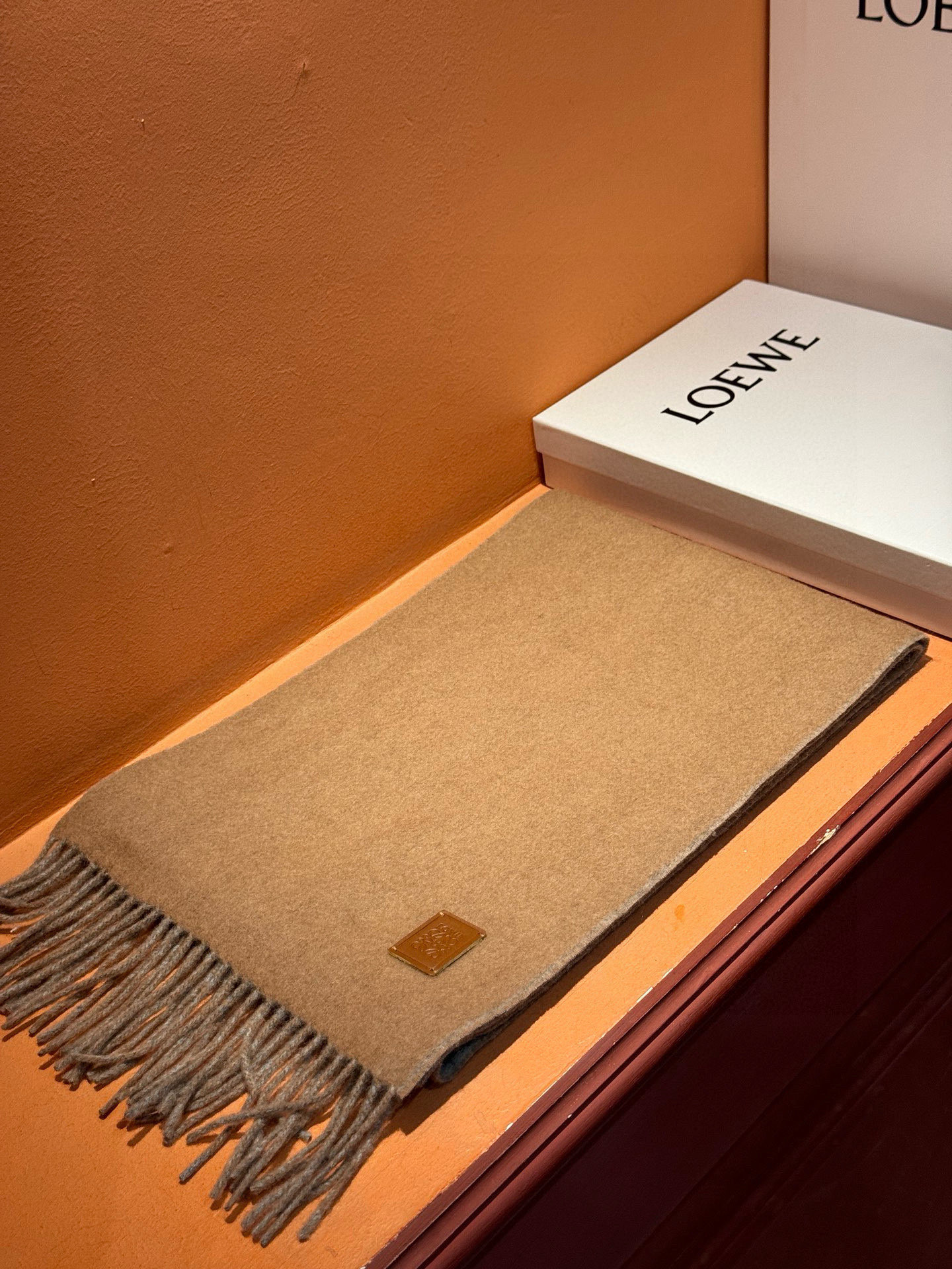 ✨✨太美了😍罗意威 情侣款 美到要尖叫😱专柜最新款🎊英伦欧美范儿 又是一款即时尚又实用的大围巾&长巾，🎆