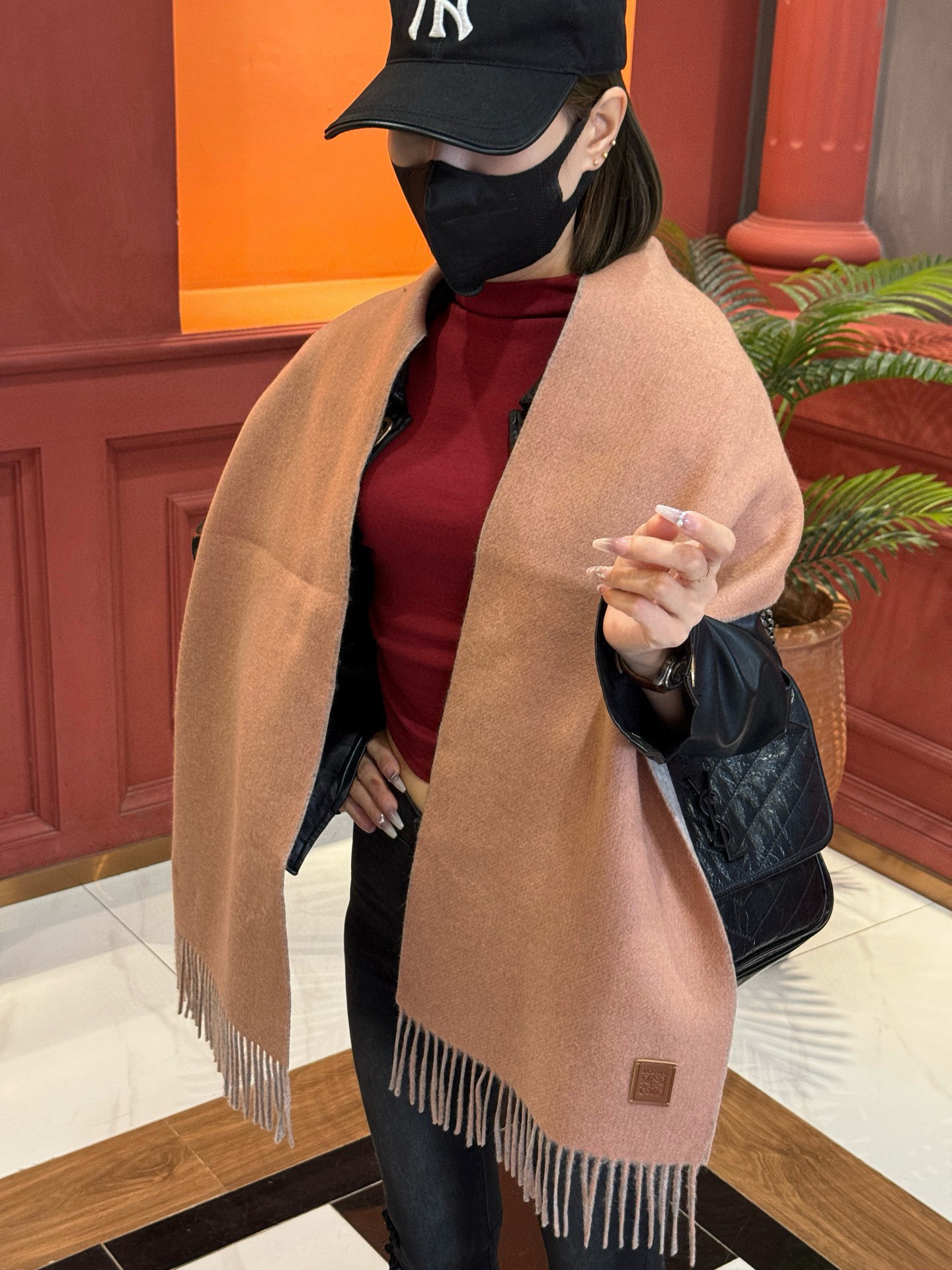 ✨✨太美了😍罗意威 情侣款 美到要尖叫😱专柜最新款🎊英伦欧美范儿 又是一款即时尚又实用的大围巾&长巾，🎆