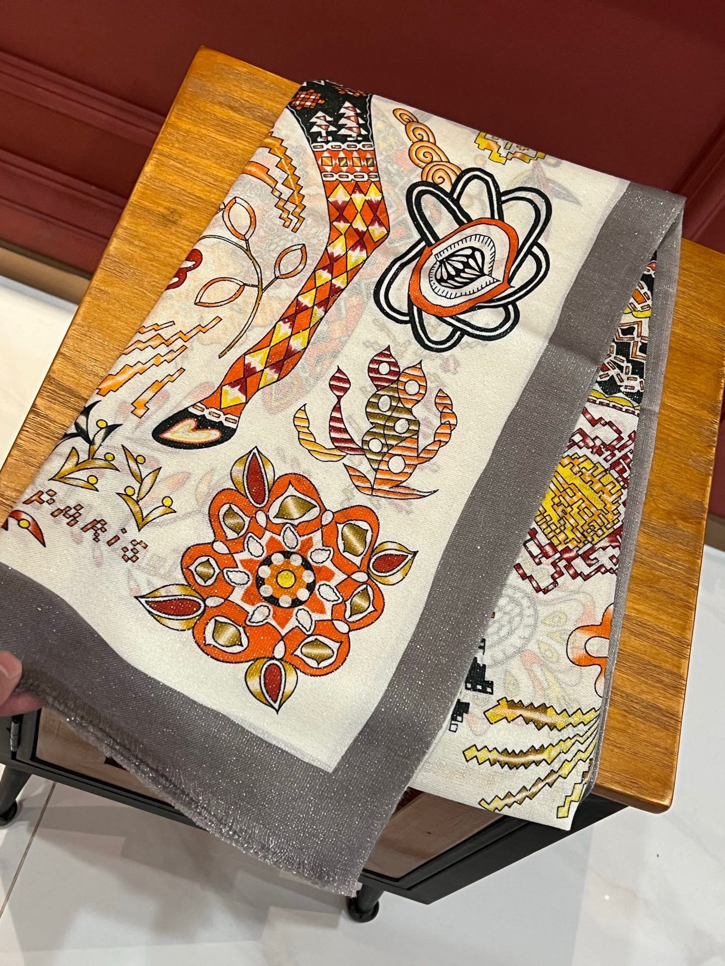 会发光发亮的围巾 爱马仕 专柜同步 买了都说好看羊绒印花‼️推荐💕顶级工艺超值‼️爱马仕专柜爆款🎁🎁羊绒