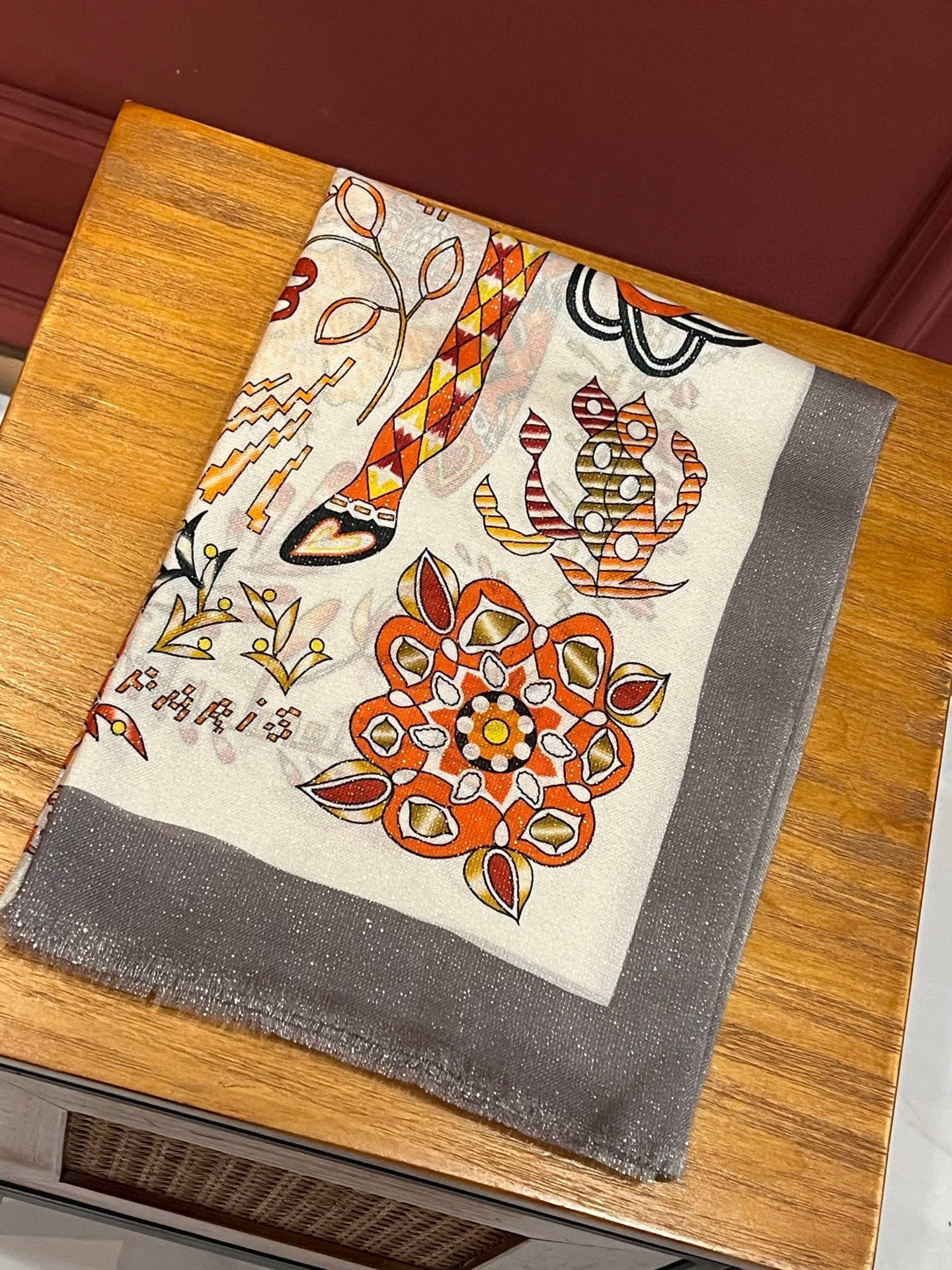 会发光发亮的围巾 爱马仕 专柜同步 买了都说好看羊绒印花‼️推荐💕顶级工艺超值‼️爱马仕专柜爆款🎁🎁羊绒