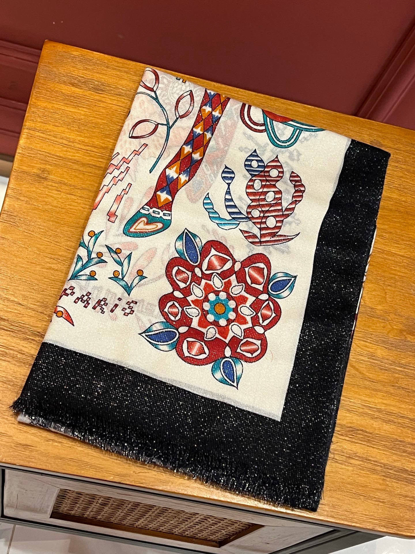 会发光发亮的围巾 爱马仕 专柜同步 买了都说好看羊绒印花‼️推荐💕顶级工艺超值‼️爱马仕专柜爆款🎁🎁羊绒