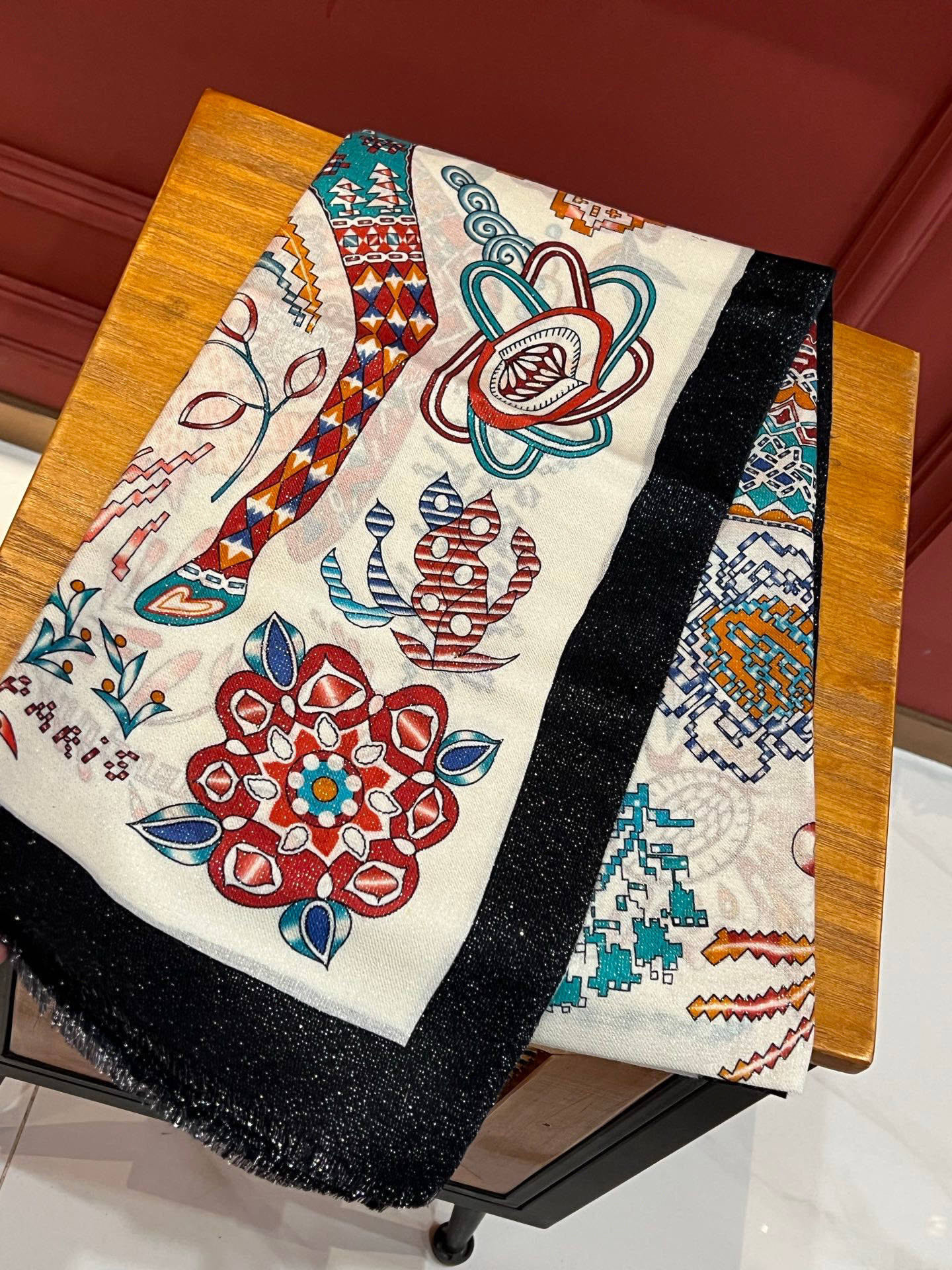 会发光发亮的围巾 爱马仕 专柜同步 买了都说好看羊绒印花‼️推荐💕顶级工艺超值‼️爱马仕专柜爆款🎁🎁羊绒