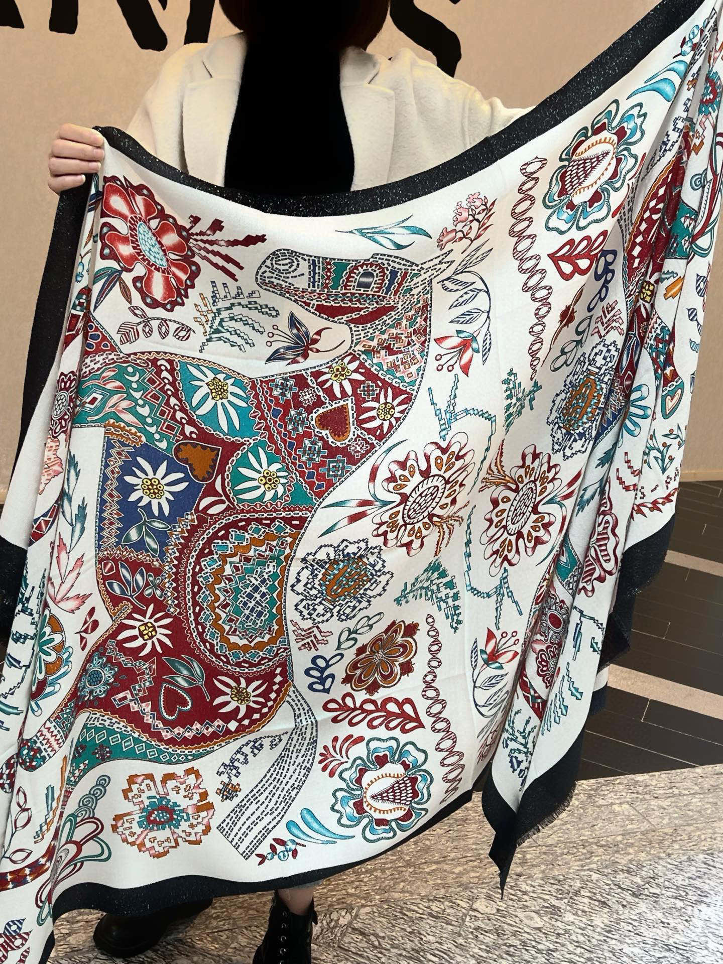 会发光发亮的围巾 爱马仕 专柜同步 买了都说好看羊绒印花‼️推荐💕顶级工艺超值‼️爱马仕专柜爆款🎁🎁羊绒