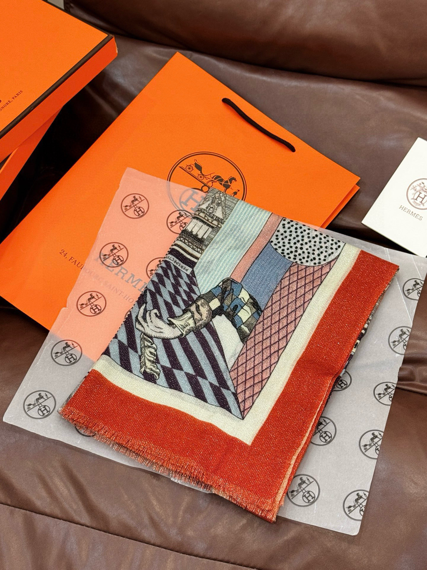 会发光发亮的围巾 爱马仕 专柜同步 买了都说好看羊绒印花‼️推荐💕顶级工艺超值‼️爱马仕专柜爆款🎁🎁羊绒