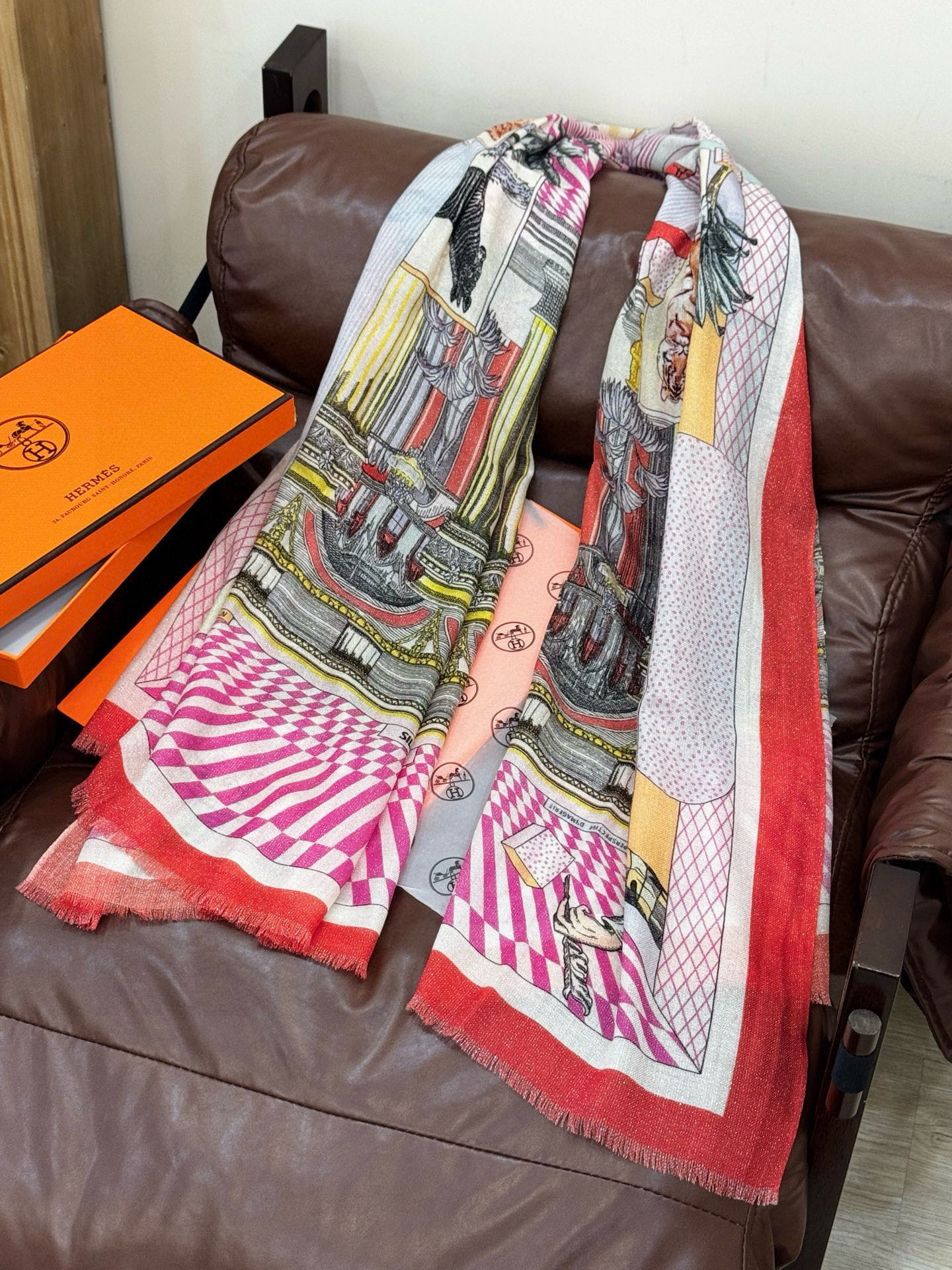 会发光发亮的围巾 爱马仕 专柜同步 买了都说好看羊绒印花‼️推荐💕顶级工艺超值‼️爱马仕专柜爆款🎁🎁羊绒