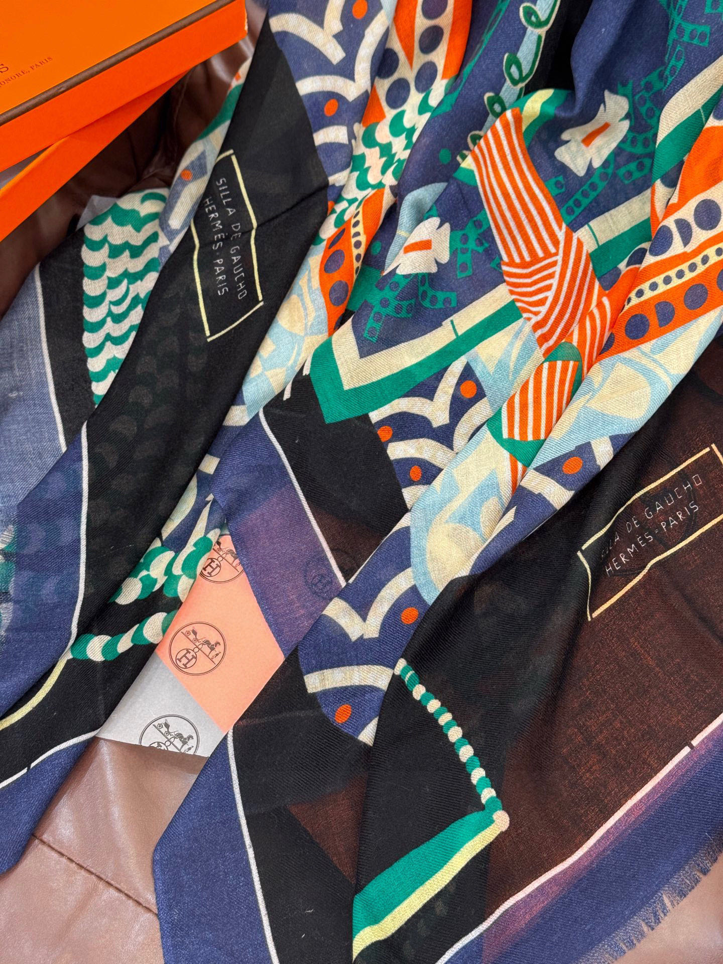 专柜同步 Hermes家买了都说好看【马鞍羊绒长巾】‼️推荐💕顶级工艺超值‼️爱马仕专柜爆款🎁🎁羊绒长巾