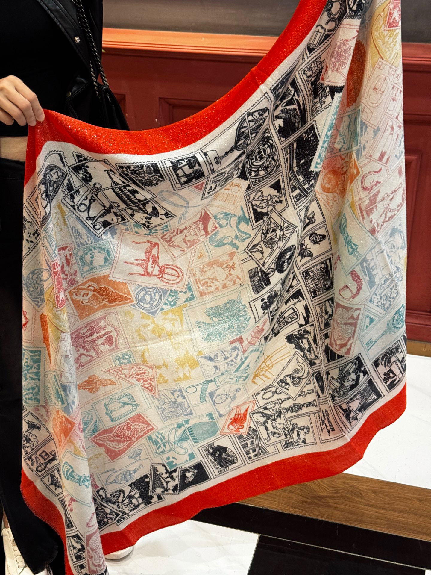 会发光发亮的围巾 羊绒新款🆕👏买了都说好看‼️推荐💕爱马仕羊绒方巾，顶级工艺超值‼️爱马仕专柜爆款🎁💟立