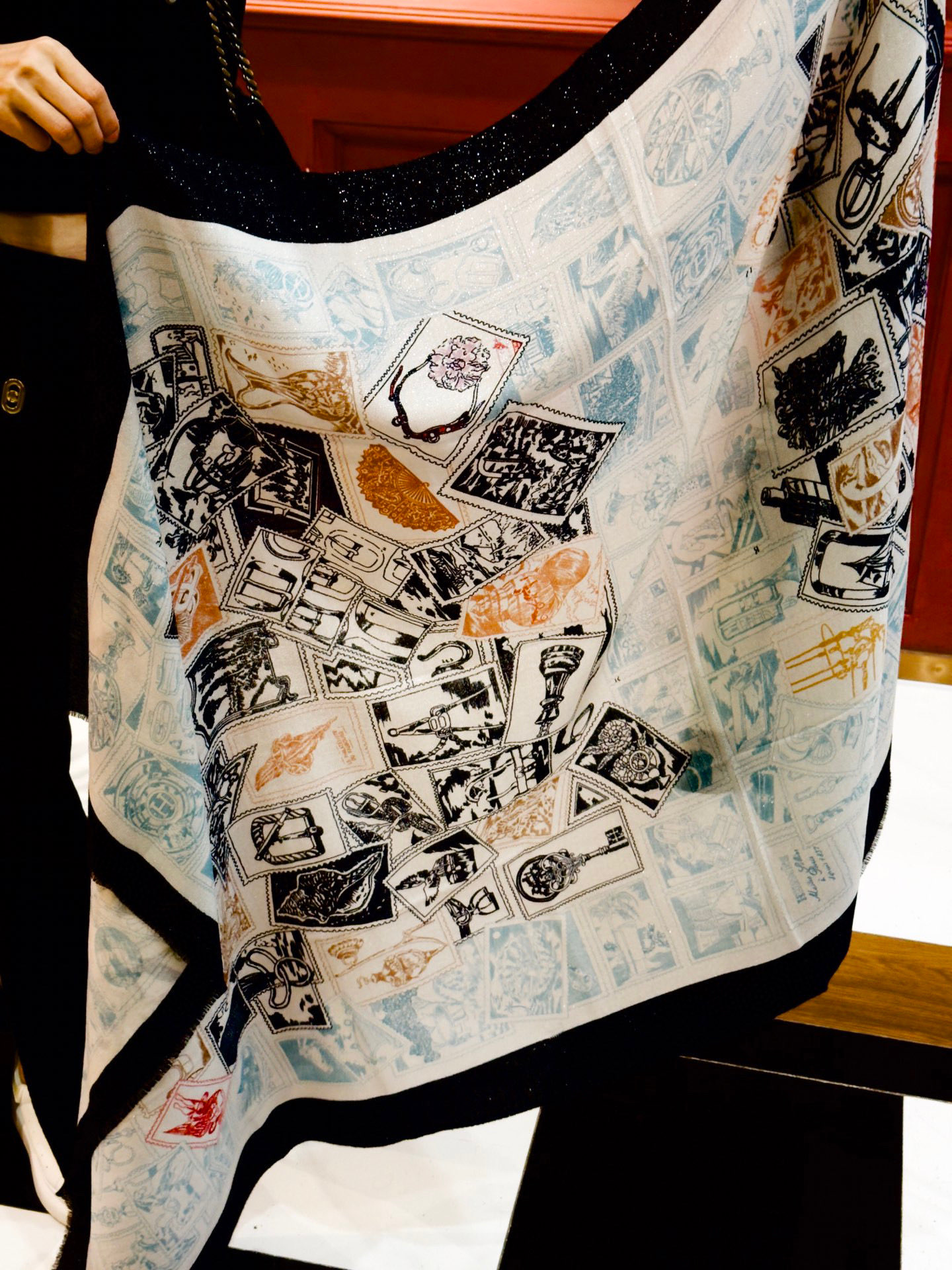 会发光发亮的围巾 羊绒新款🆕👏买了都说好看‼️推荐💕爱马仕羊绒方巾，顶级工艺超值‼️爱马仕专柜爆款🎁💟立