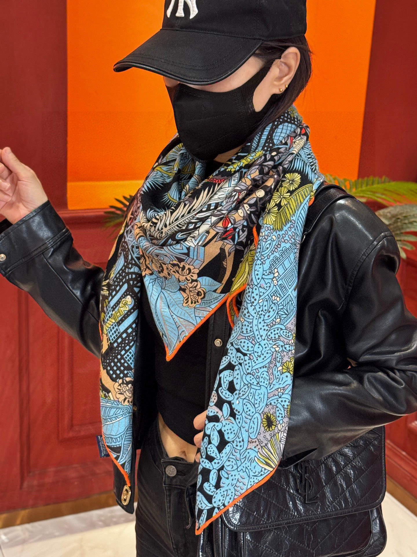 💟2025年秋冬抢先 上新💞【双面同色丝毛方巾】手工卷边山羊绒和真丝混纺披肩（70%山羊绒，30%桑蚕丝