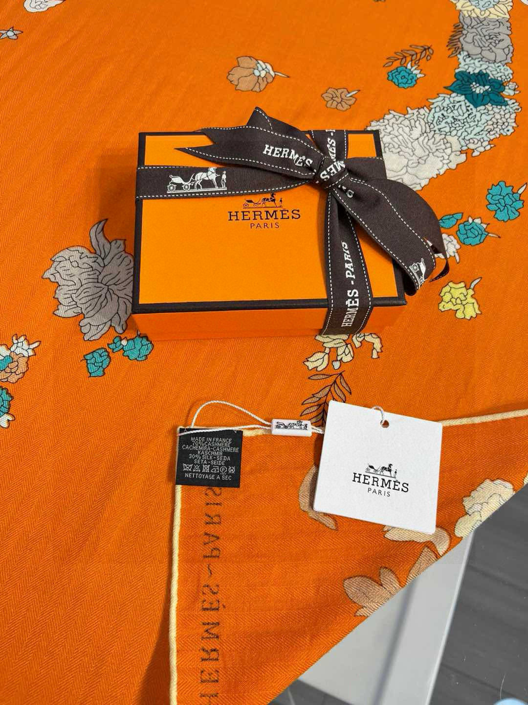 ❤ 双面同色【▪️卓尔不凡，高级有气场！！】非常抬人，带点故事的精彩！永远加分的hermes艺术单品！美