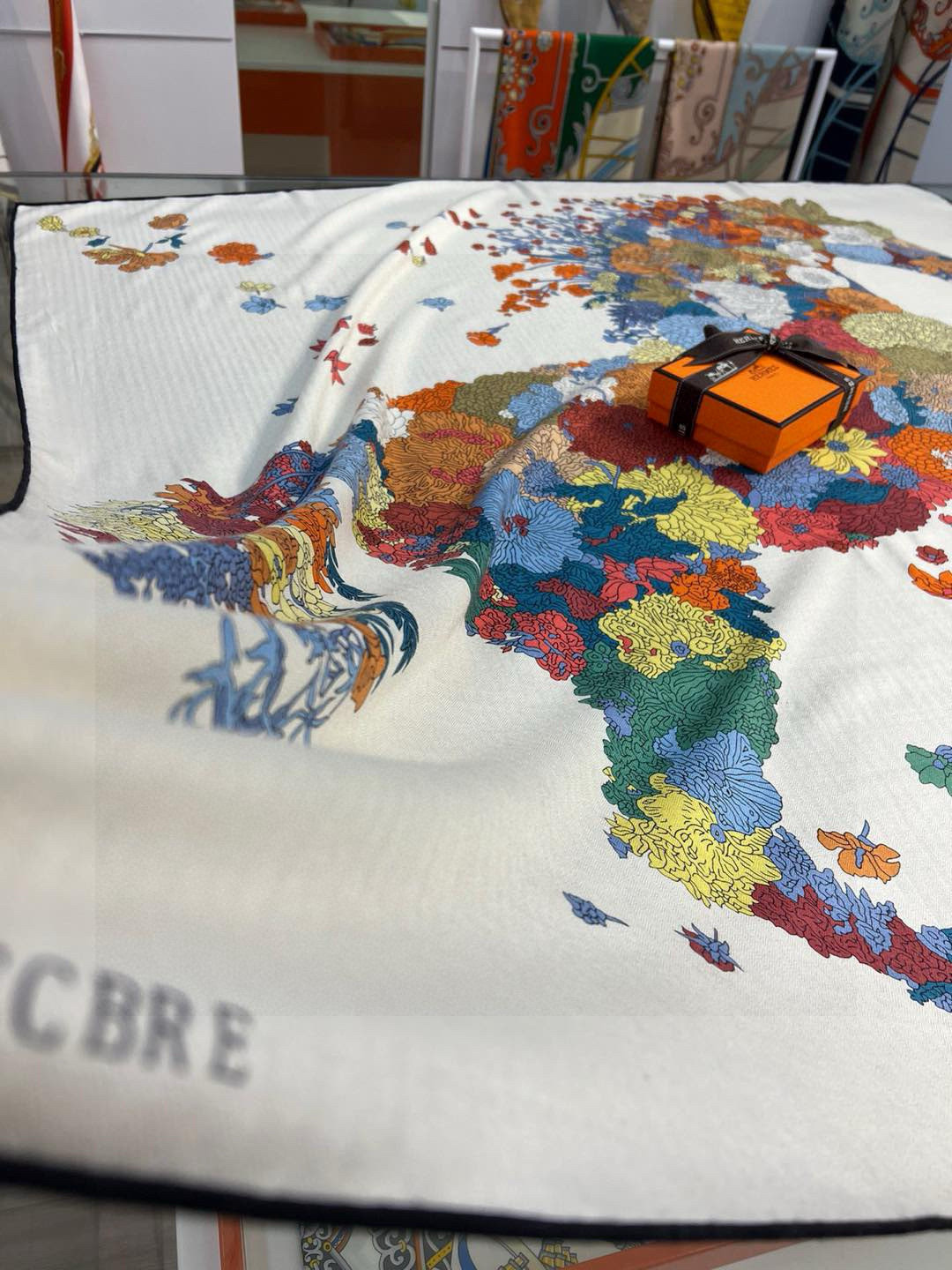 ❤ 双面同色【▪️卓尔不凡，高级有气场！！】非常抬人，带点故事的精彩！永远加分的hermes艺术单品！美