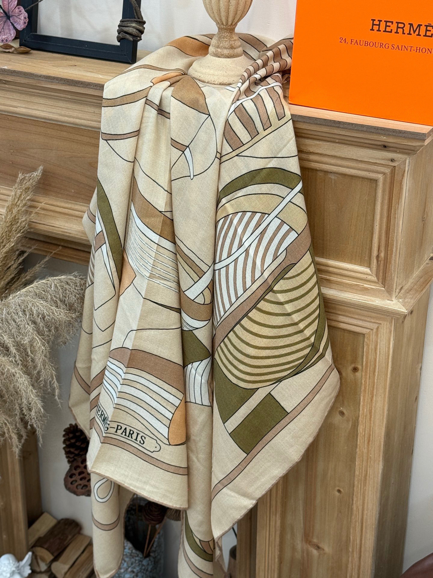 💟2025年早秋上新💞【双面同色丝毛方巾】手工卷边山羊绒和真丝混纺披肩（70%山羊绒，30%桑蚕丝）这款