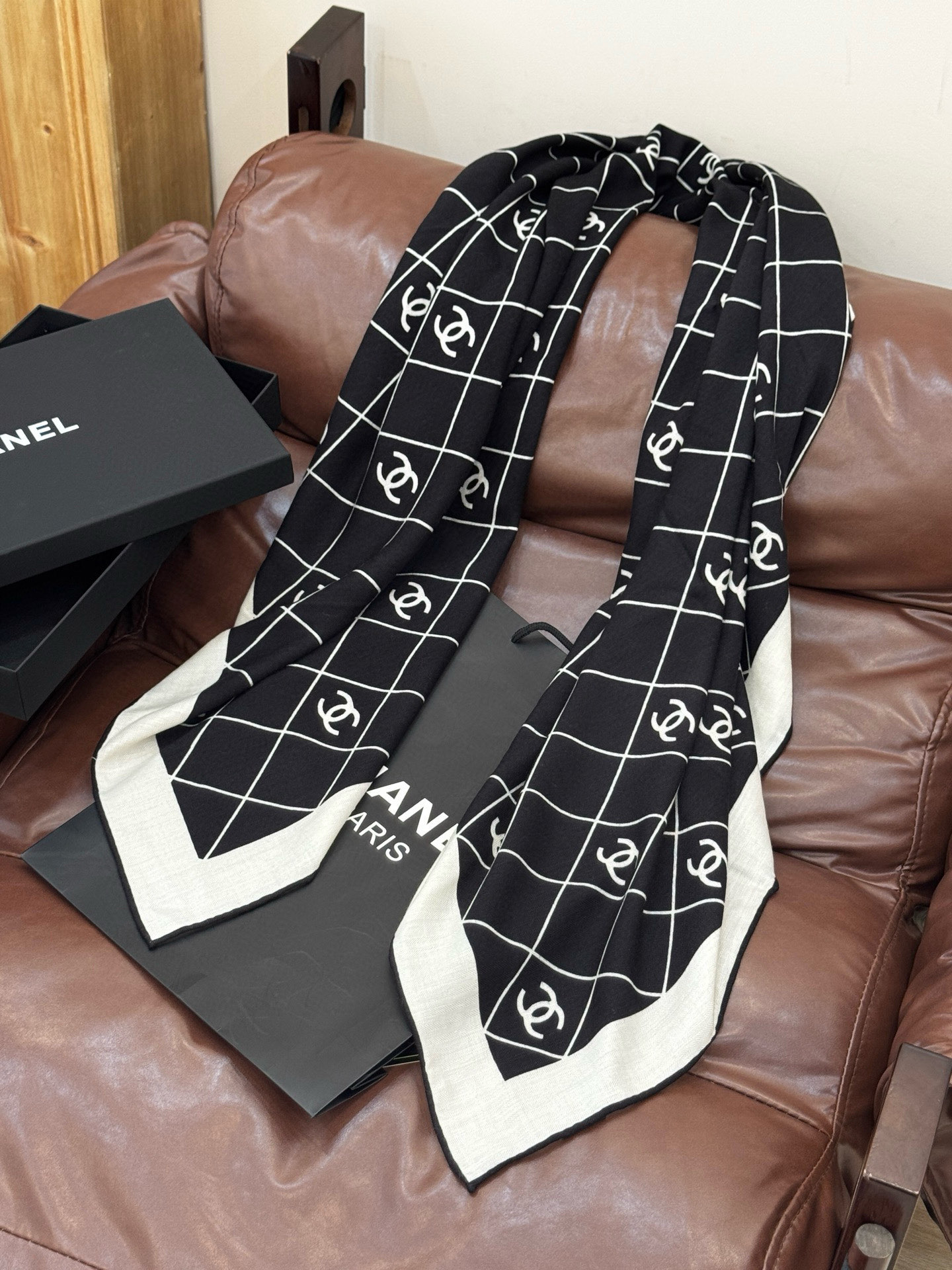 【升级双面同色 加密面料】 上新❤️ 140*140台版印花 黑白二色 高级都市新贵！山茶花的再一次邂逅