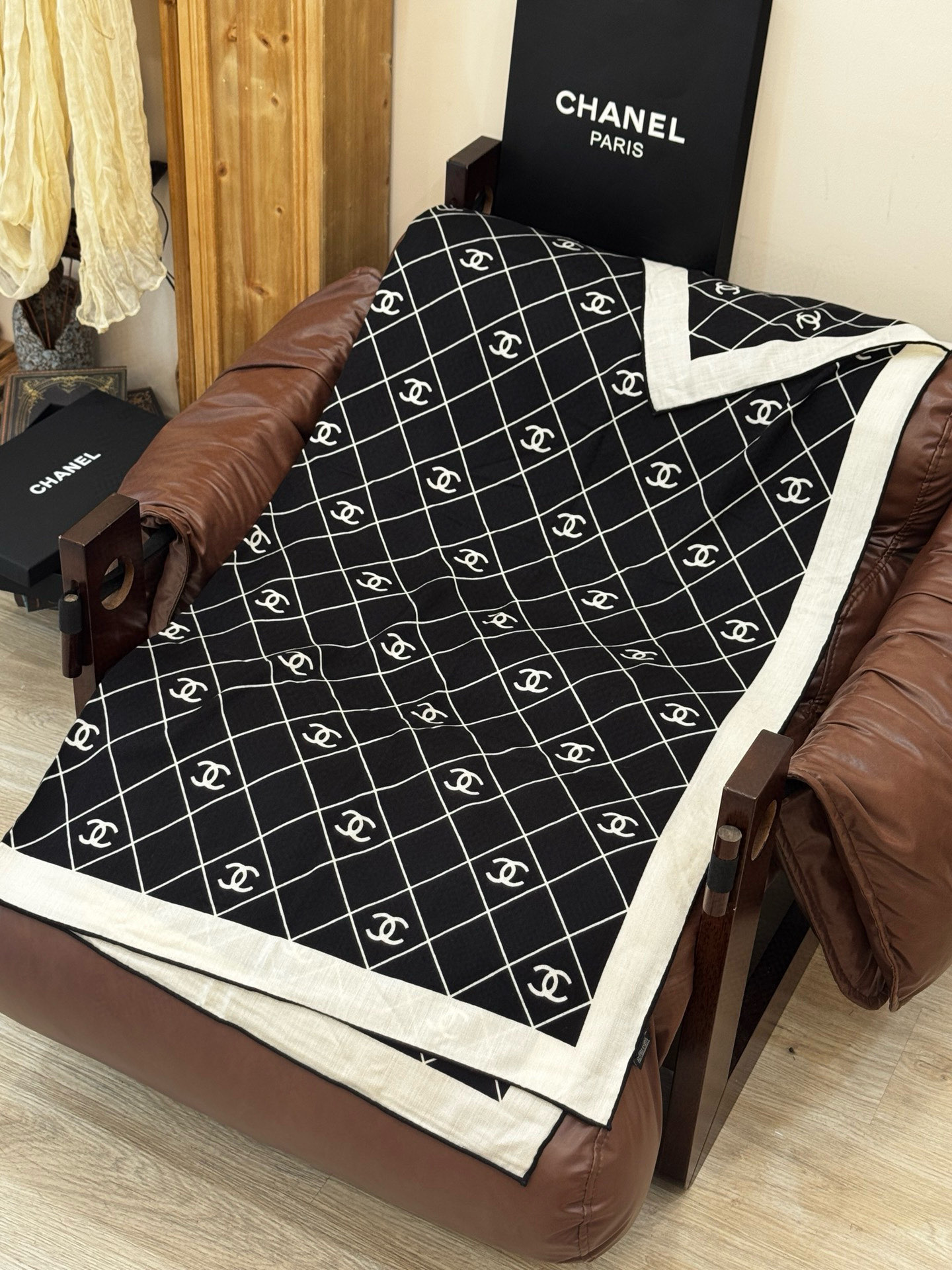 【升级双面同色 加密面料】 上新❤️ 140*140台版印花 黑白二色 高级都市新贵！山茶花的再一次邂逅