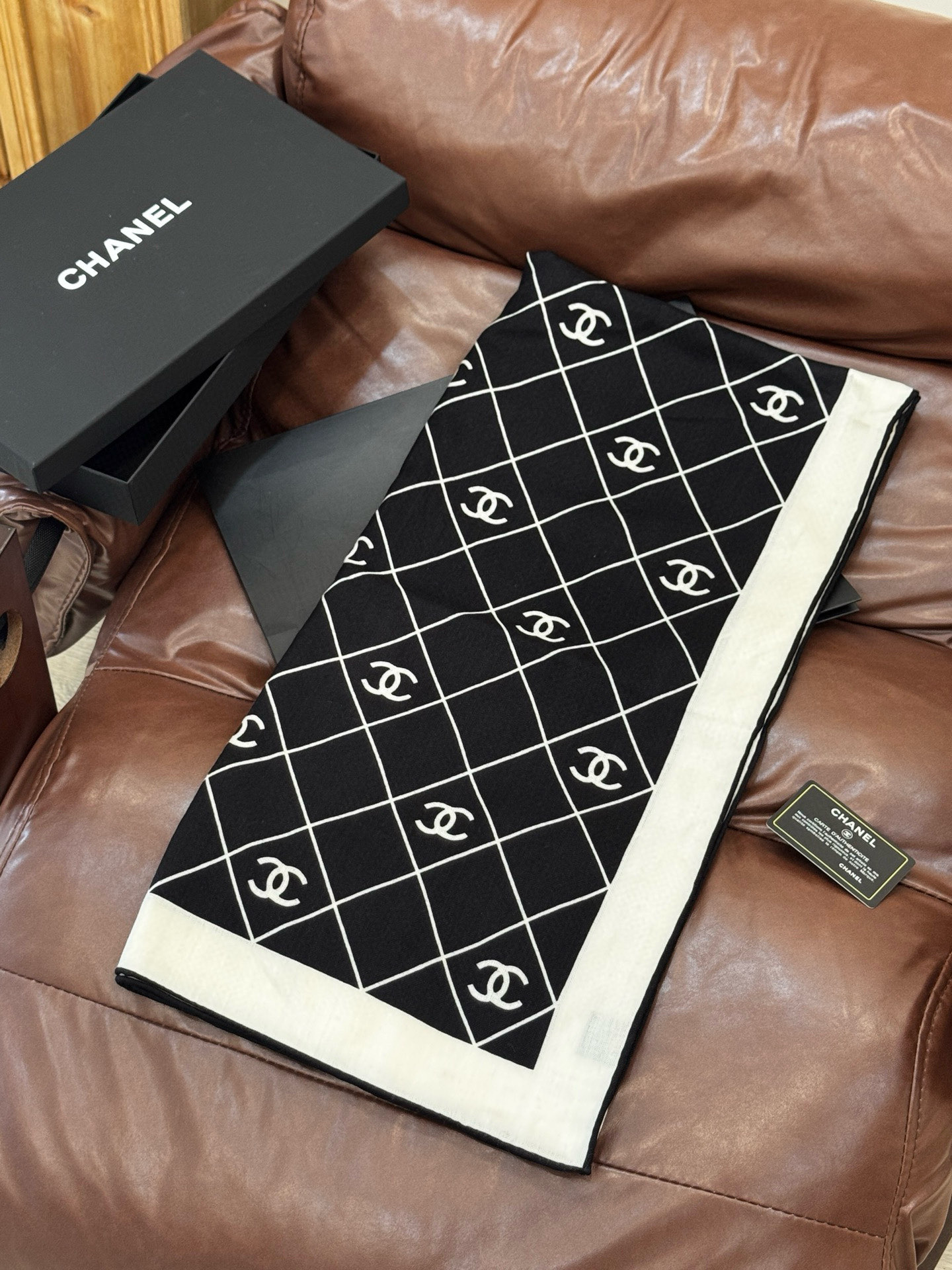 【升级双面同色 加密面料】 上新❤️ 140*140台版印花 黑白二色 高级都市新贵！山茶花的再一次邂逅