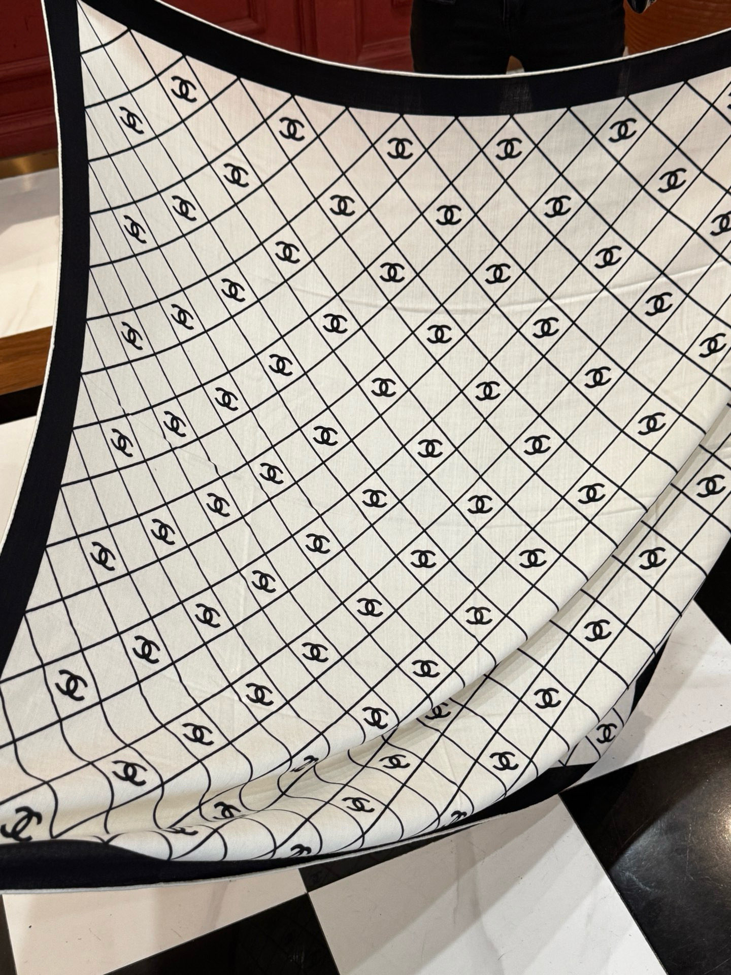 【升级双面同色 加密面料】 上新❤️ 140*140台版印花 黑白二色 高级都市新贵！山茶花的再一次邂逅