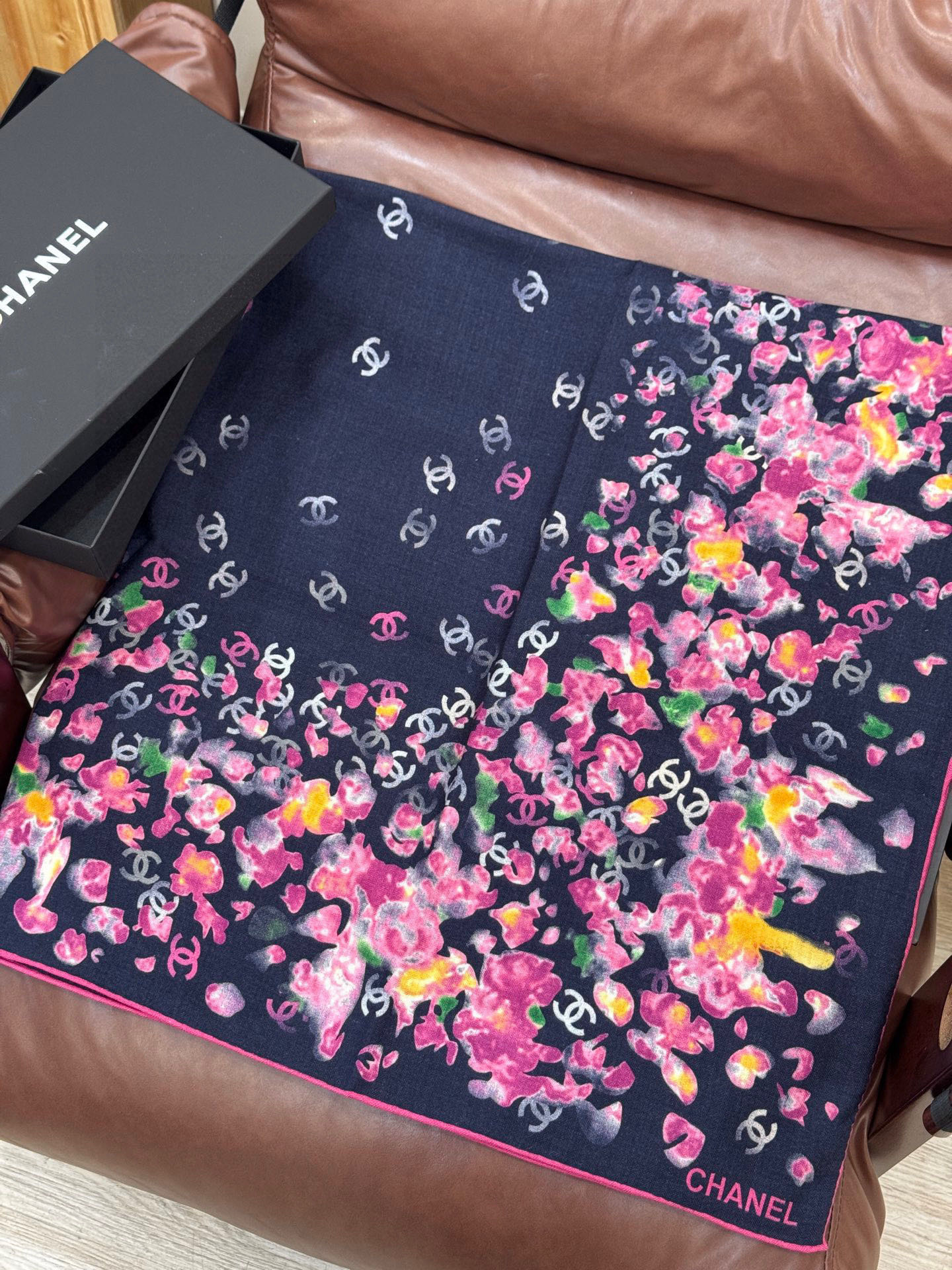 🌸·春日碎花20。 Chanel 140丝毛双面披肩25新款碎花花披肩超级有氛围感135*135cm的大