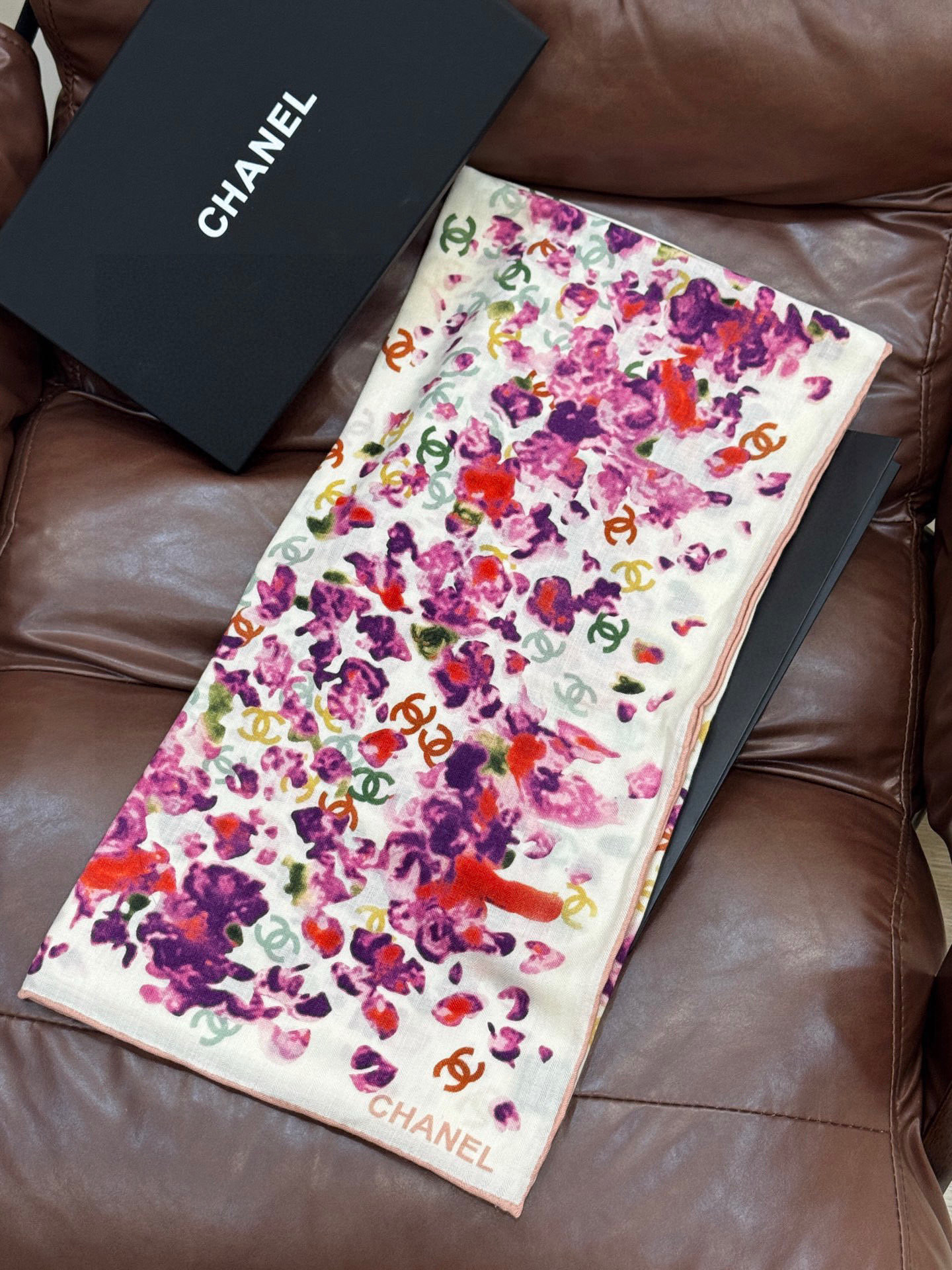 🌸·春日碎花20。 Chanel 140丝毛双面披肩25新款碎花花披肩超级有氛围感135*135cm的大