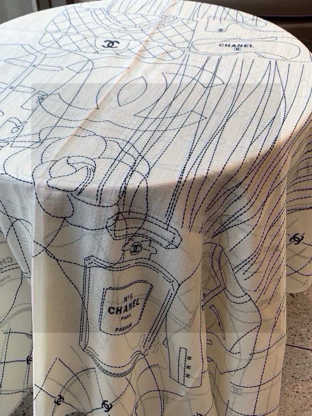 💟上新🌺羊绒披肩🌟长巾！强烈推荐价格超美！实物更美羊绒面料！纹理清晰、细腻可见每一个套色、每一个笔触，都