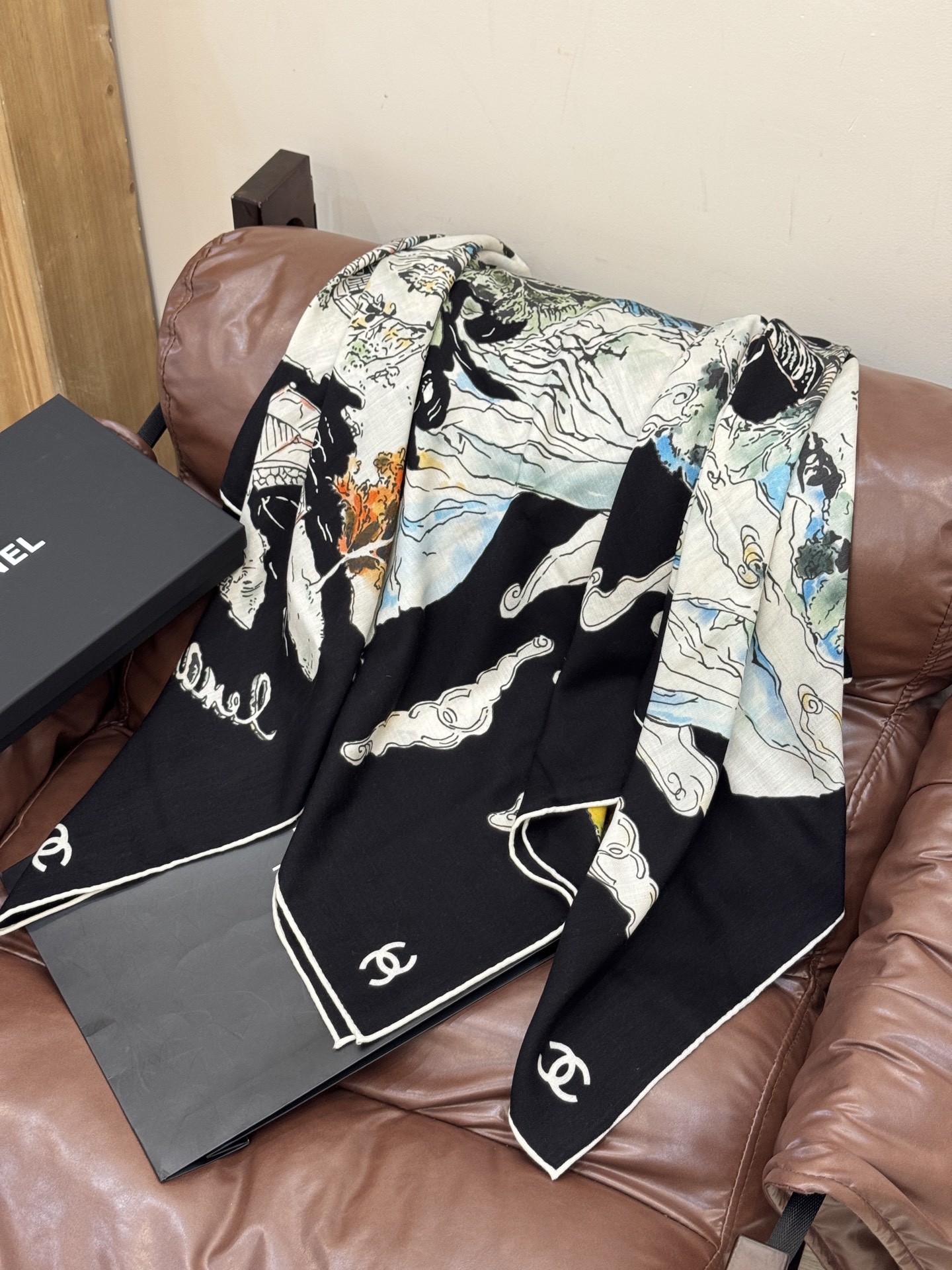 Chanel 25高级手工坊系列～～【140顶级丝绒双面同色披肩】25高级手工坊系列作品梦幻而极具电影感