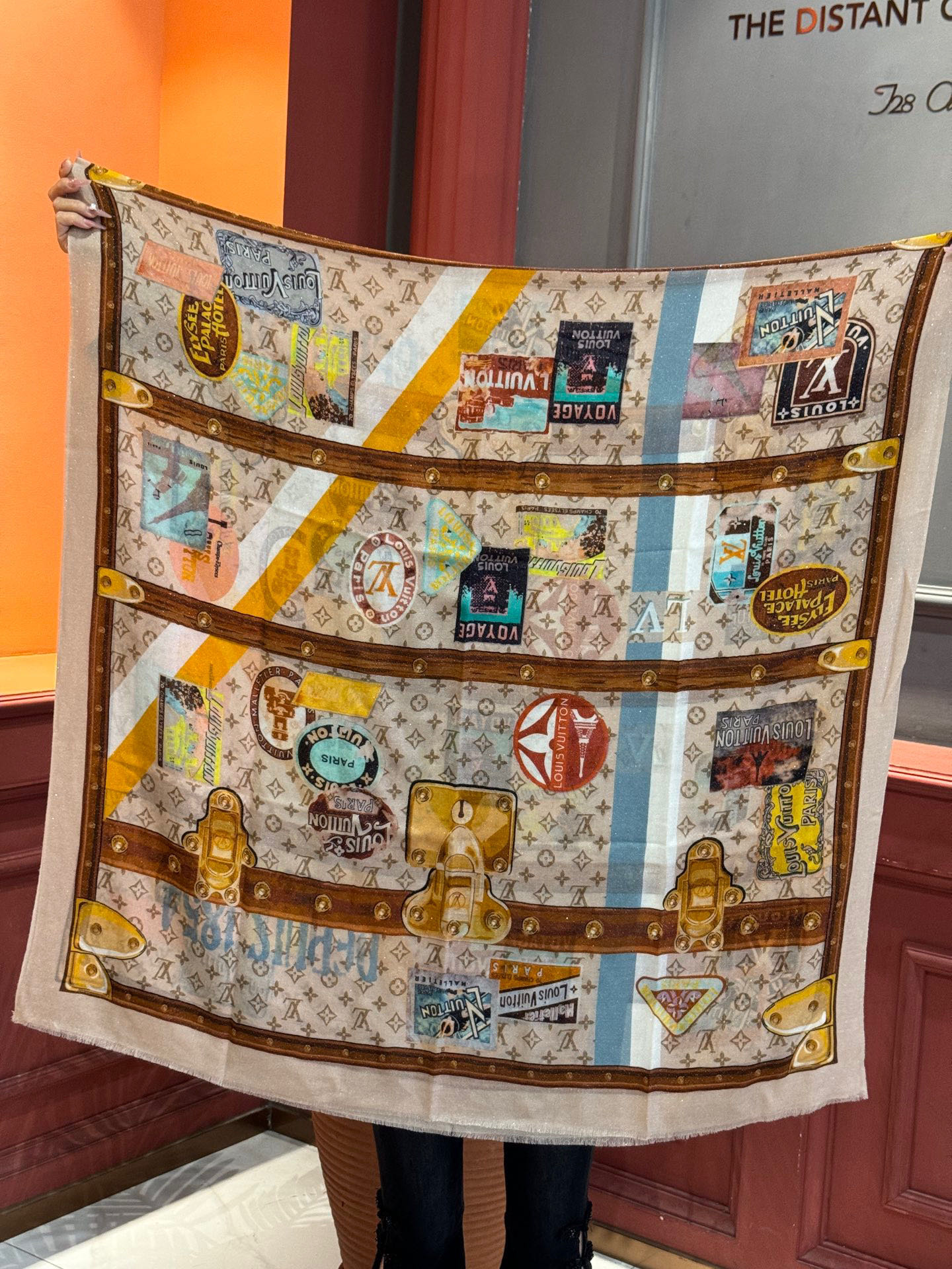 会发光发亮的围巾真心赞‼️驴家【L链条箱包花纹银丝长巾】银丝印花羊绒长巾，2025新款银丝长巾来撷Nou