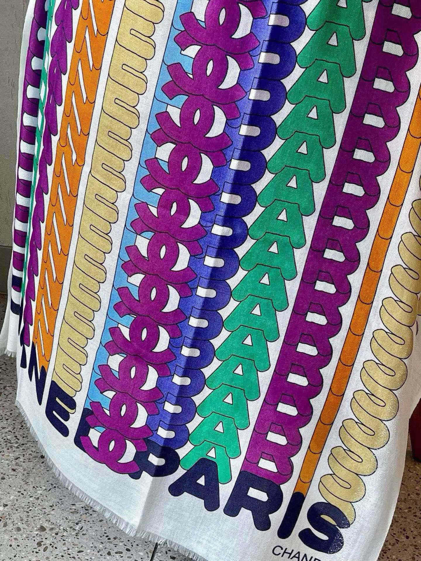 新💖💖会发光发亮的围巾💃🏻💃🏻【银线圆双C几何印花长巾】‼️抢‼️VIP推荐 ‼️👍下手一定要快【高端 