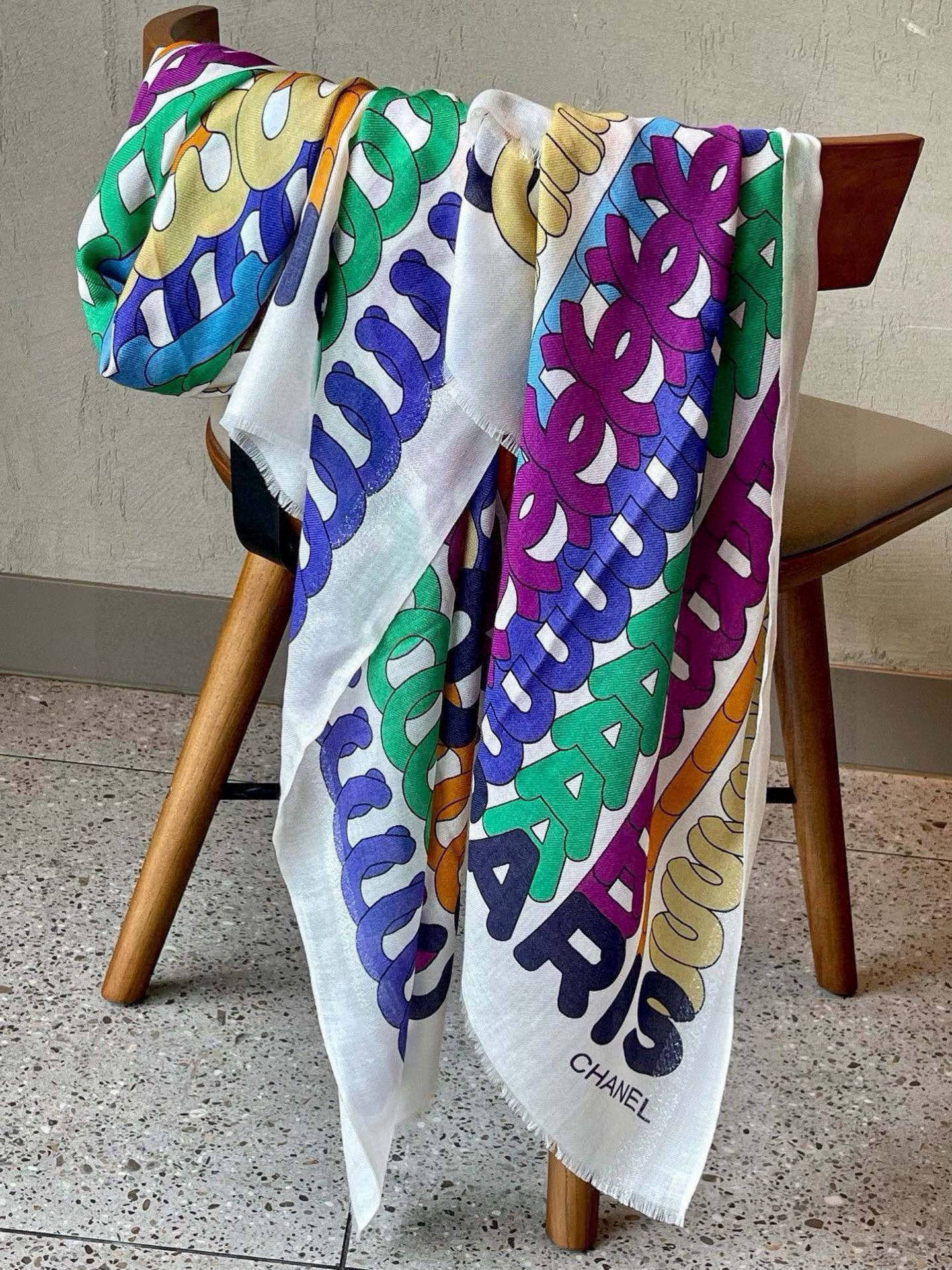 新💖💖会发光发亮的围巾💃🏻💃🏻【银线圆双C几何印花长巾】‼️抢‼️VIP推荐 ‼️👍下手一定要快【高端 