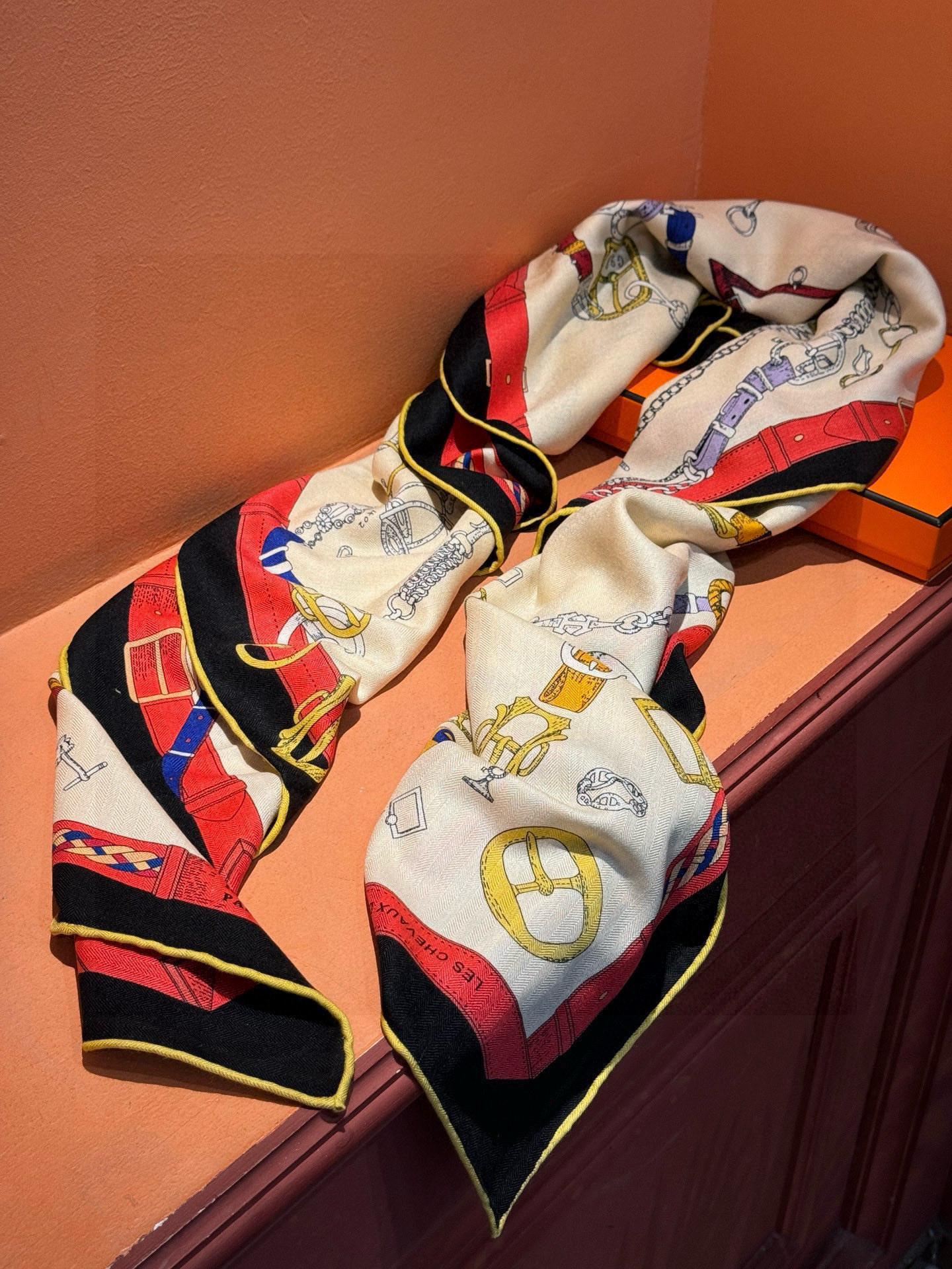 羊绒新款🆕👏👏买了都说好看‼️推荐💕爱马仕双面同色羊绒方巾【跃动的马儿双面同色140】，顶级工艺超值‼️