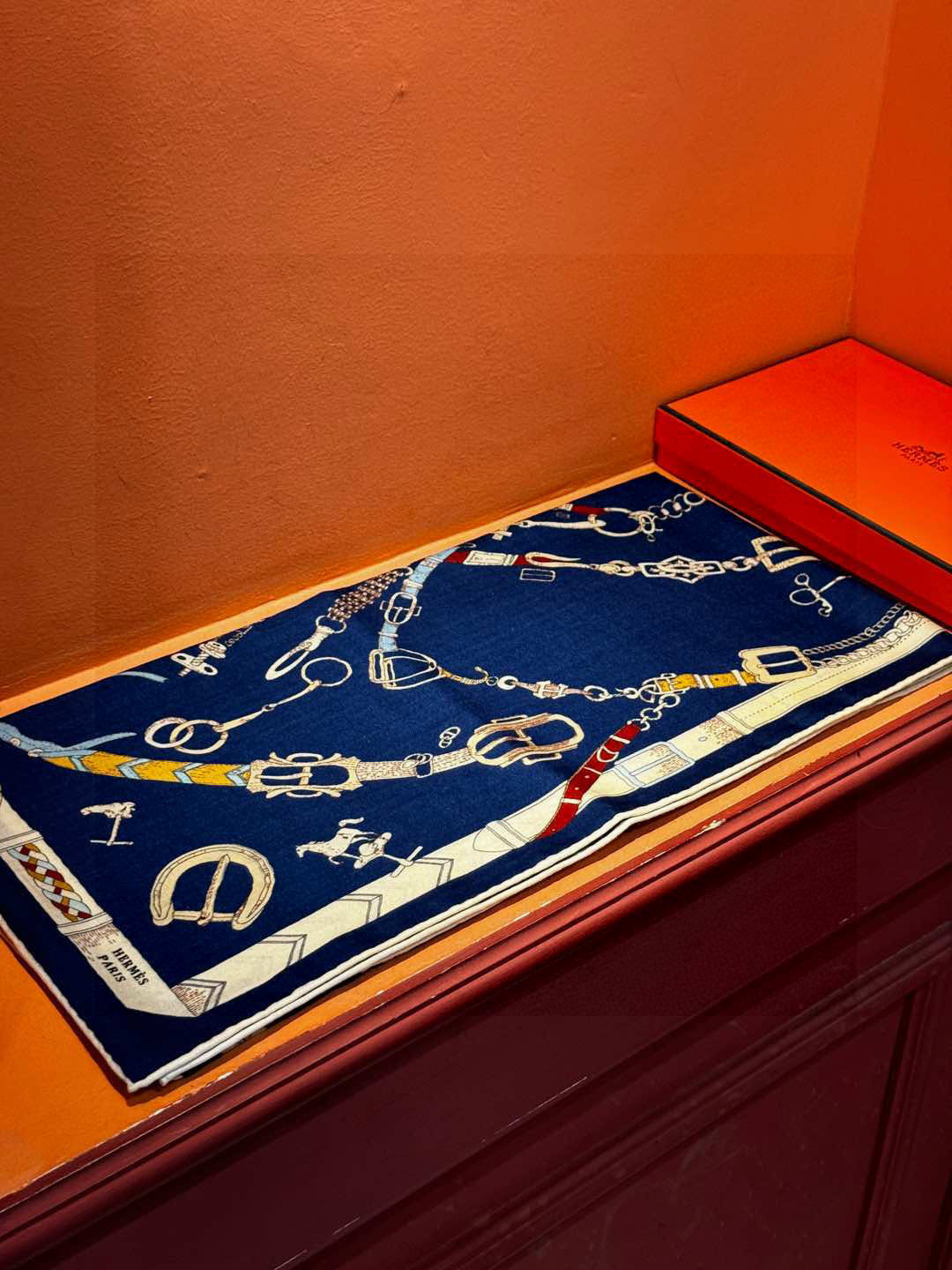 羊绒新款🆕👏👏买了都说好看‼️推荐💕爱马仕双面同色羊绒方巾【跃动的马儿双面同色140】，顶级工艺超值‼️