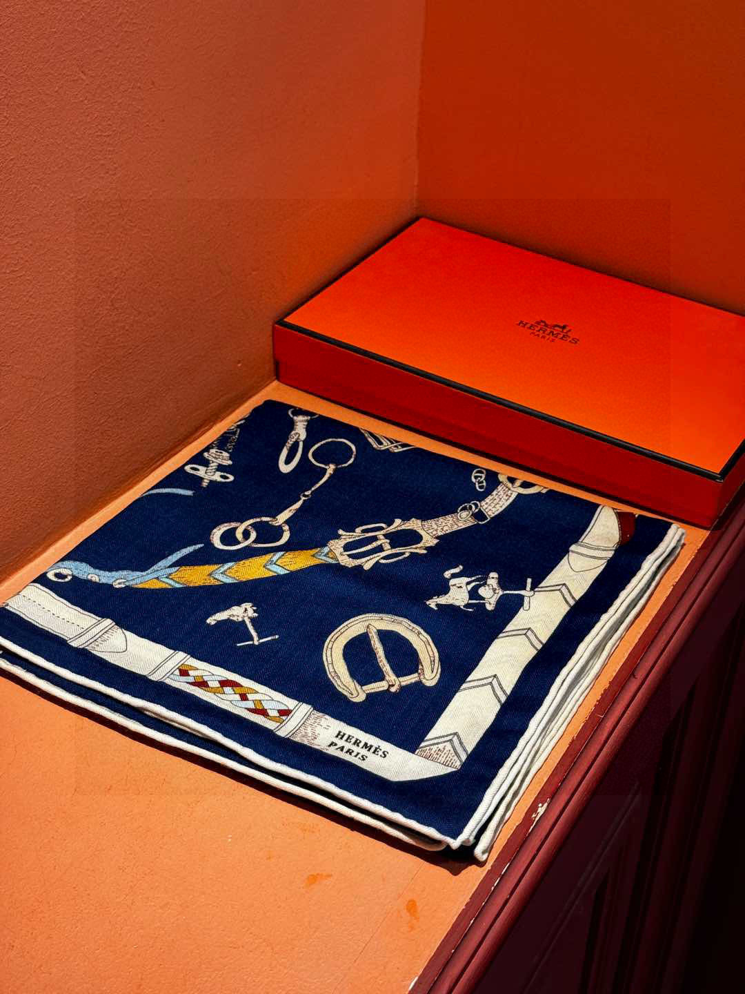 羊绒新款🆕👏👏买了都说好看‼️推荐💕爱马仕双面同色羊绒方巾【跃动的马儿双面同色140】，顶级工艺超值‼️