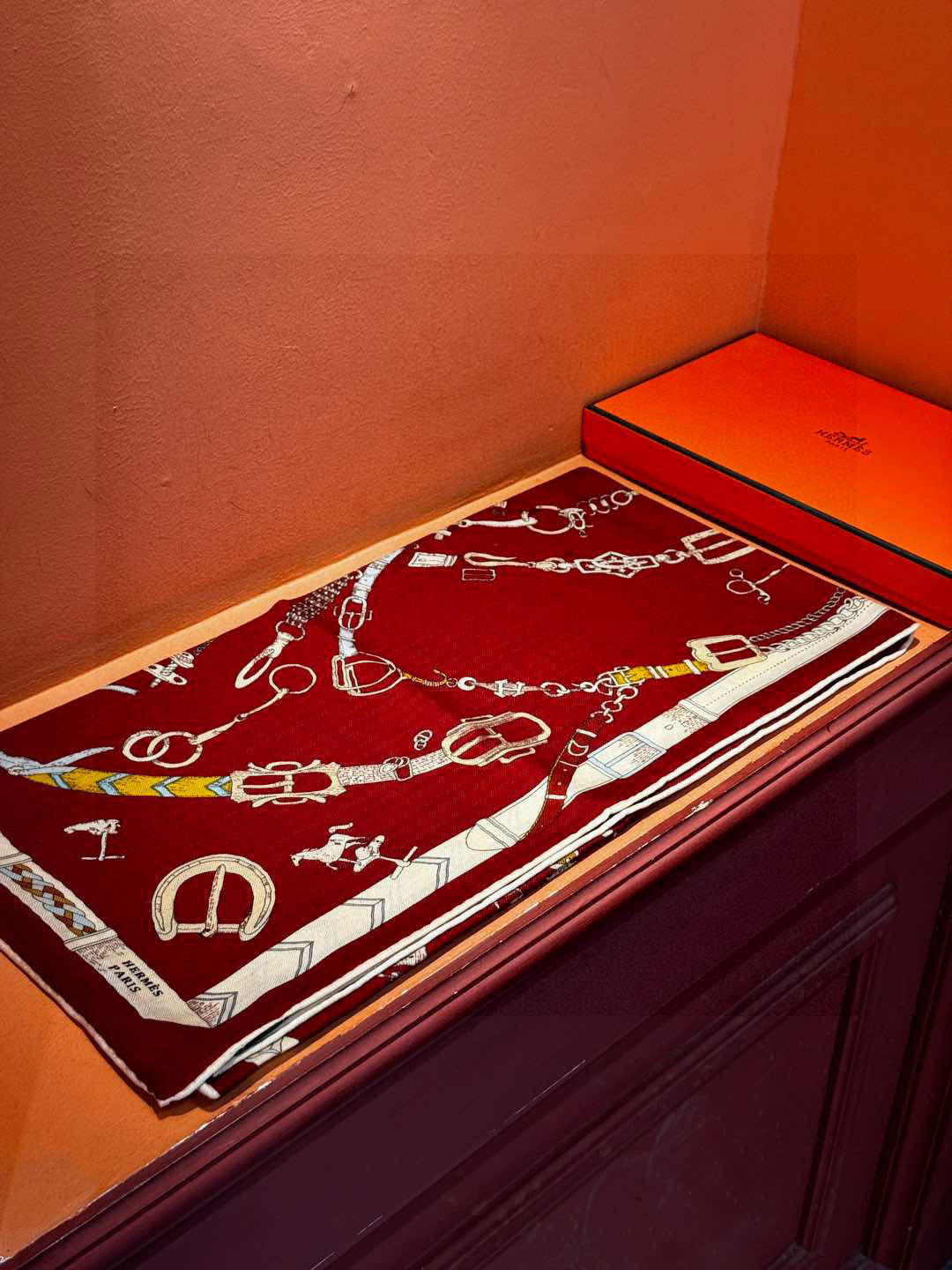 羊绒新款🆕👏👏买了都说好看‼️推荐💕爱马仕双面同色羊绒方巾【跃动的马儿双面同色140】，顶级工艺超值‼️