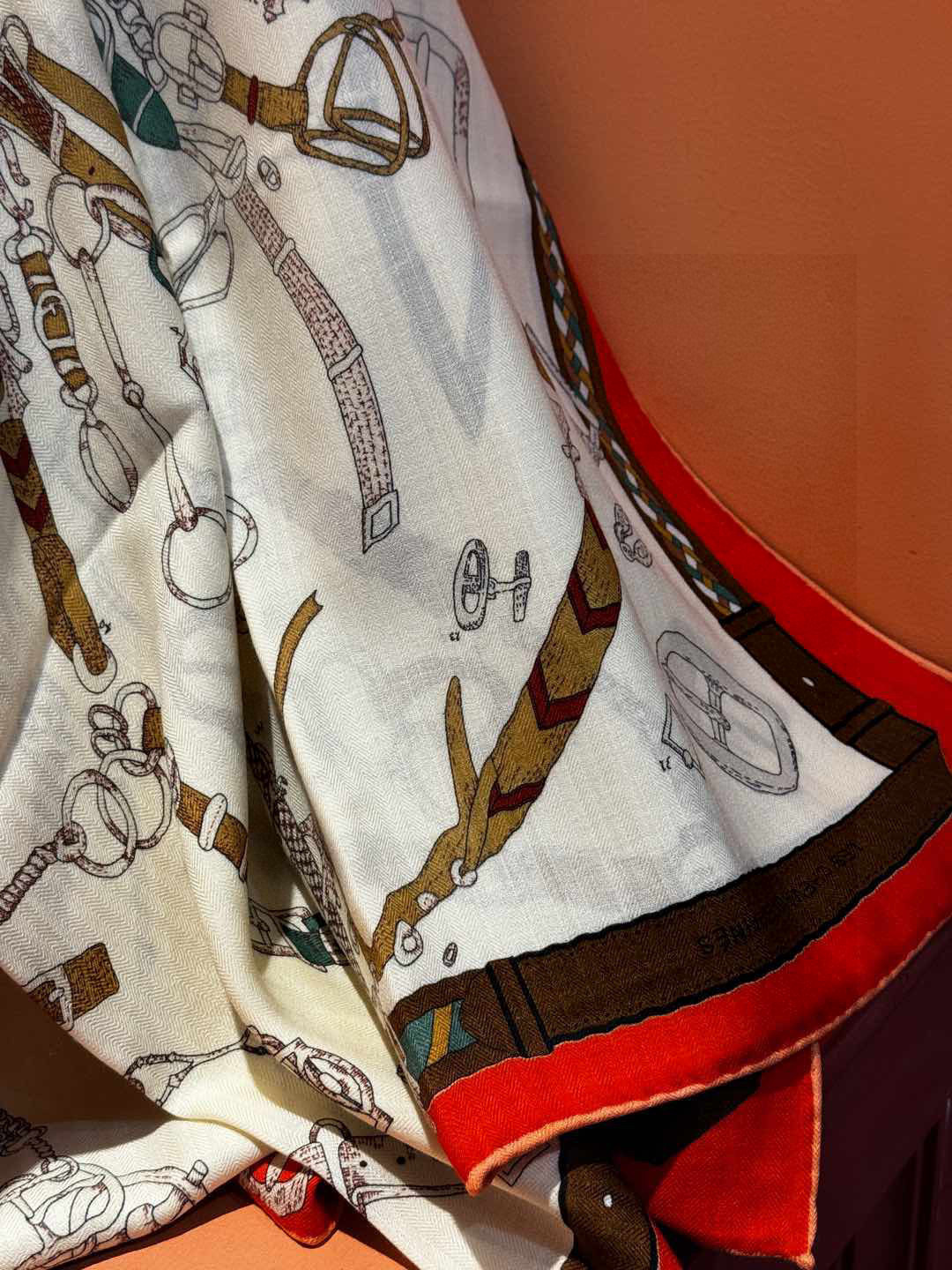 羊绒新款🆕👏👏买了都说好看‼️推荐💕爱马仕双面同色羊绒方巾【跃动的马儿双面同色140】，顶级工艺超值‼️