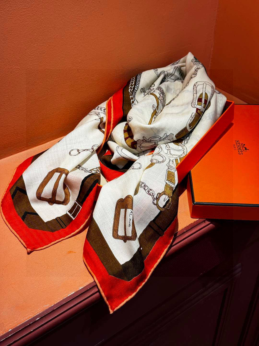 羊绒新款🆕👏👏买了都说好看‼️推荐💕爱马仕双面同色羊绒方巾【跃动的马儿双面同色140】，顶级工艺超值‼️