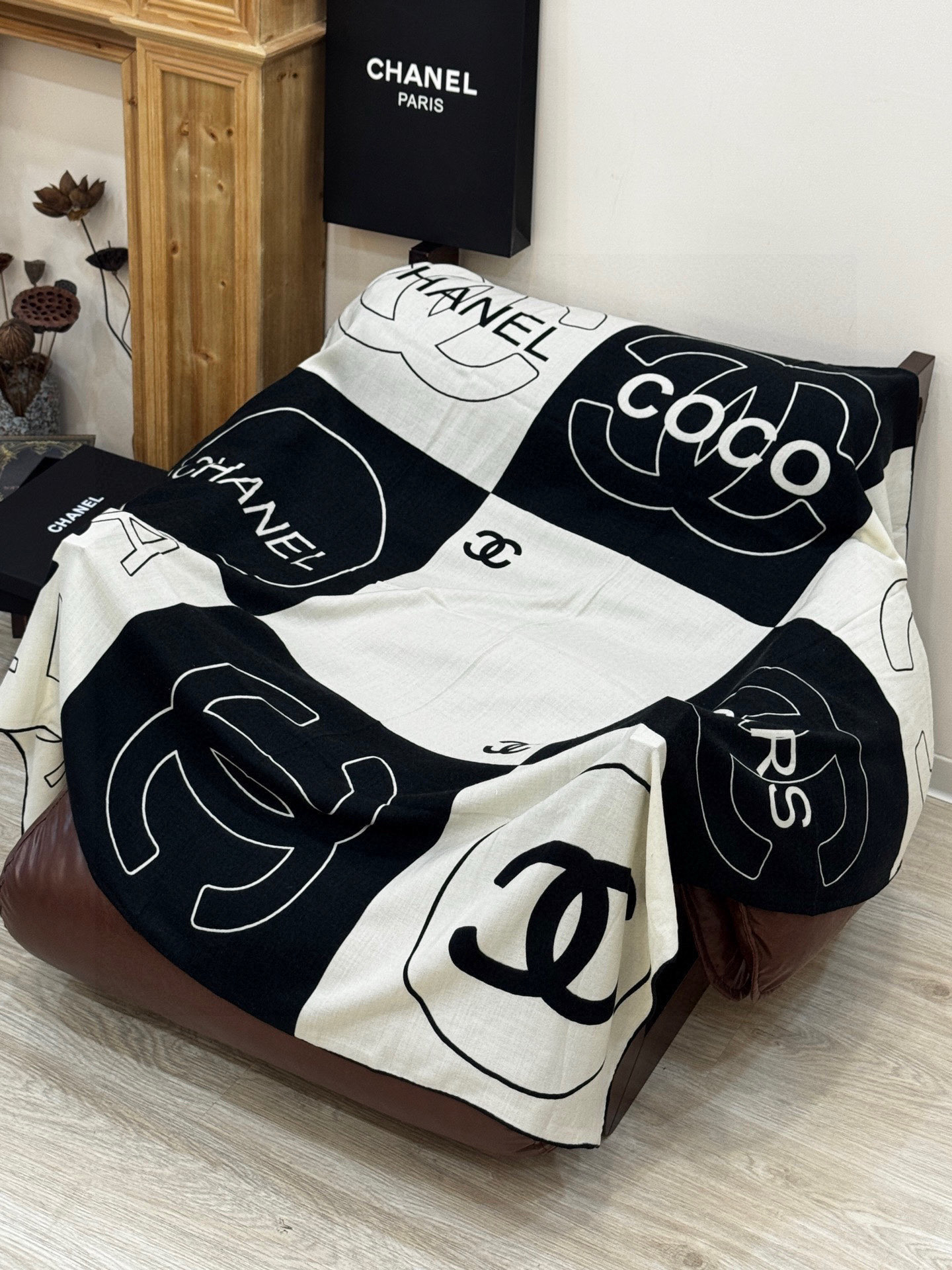 Chanel 25s秋冬新品～【140顶级丝毛双面同色披肩】25s 秋冬披肩设计真的好有突破粉色米色格优