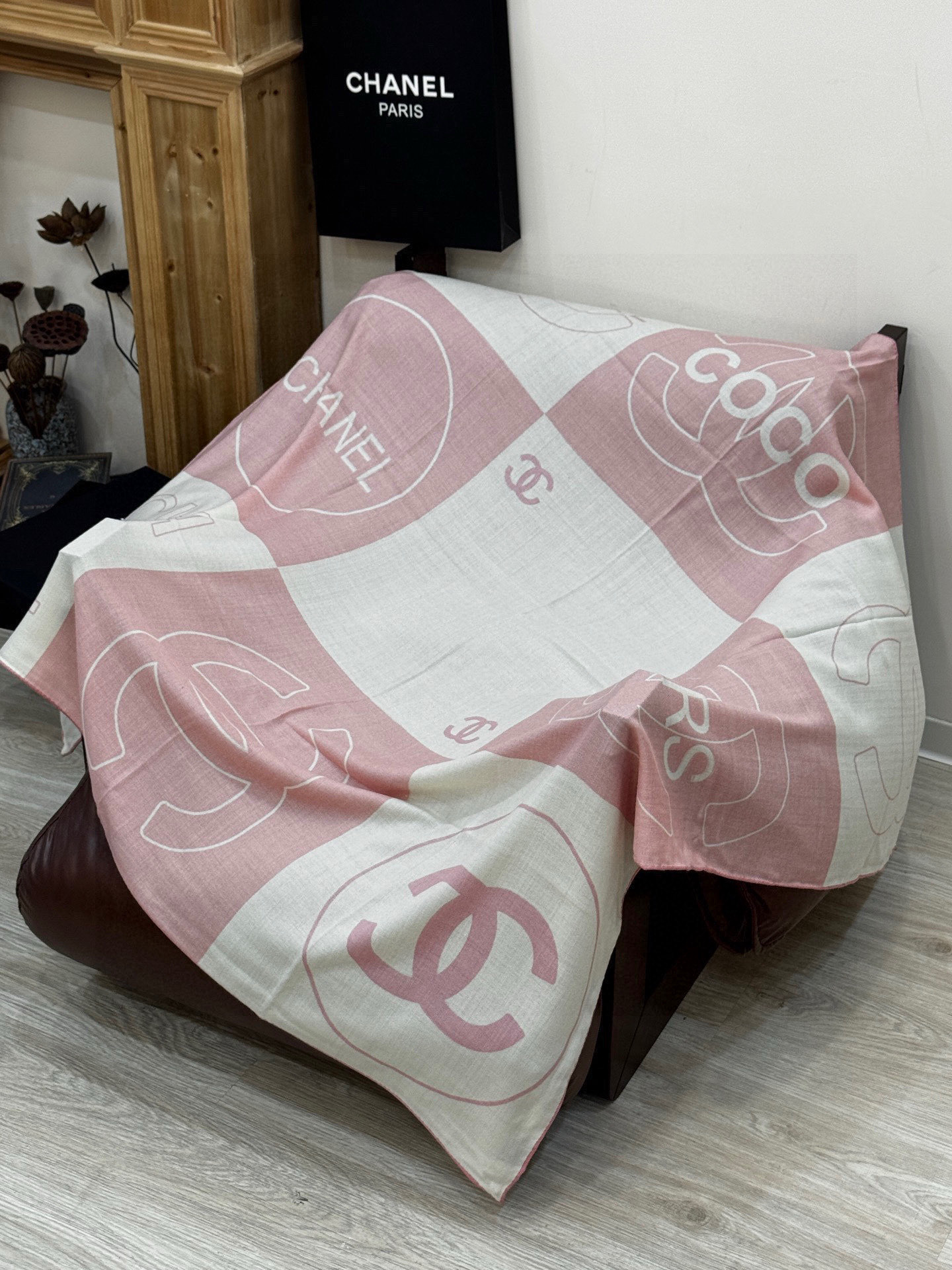 Chanel 25s秋冬新品～【140顶级丝毛双面同色披肩】25s 秋冬披肩设计真的好有突破粉色米色格优