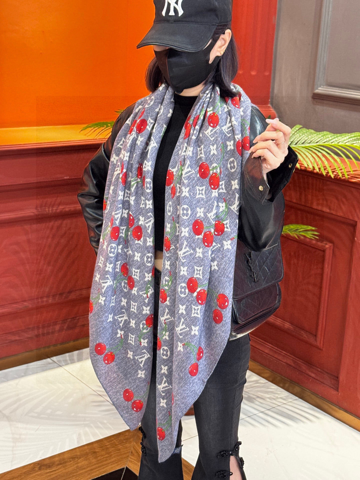 LV X TM MONOGRAMCERISE 140丝绒方巾【140双面丝绒同色】LV × TM Mon