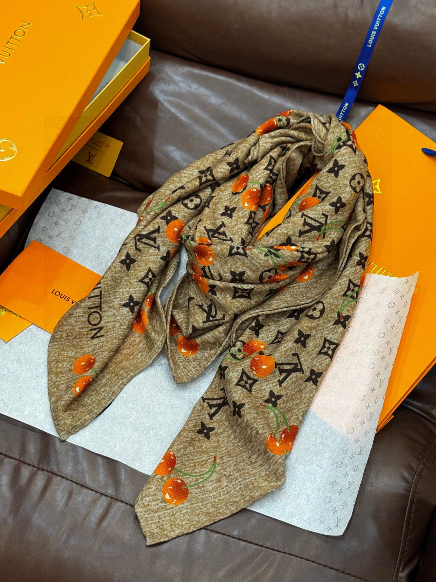 LV X TM MONOGRAMCERISE 140丝绒方巾【140双面丝绒同色】LV × TM Mon