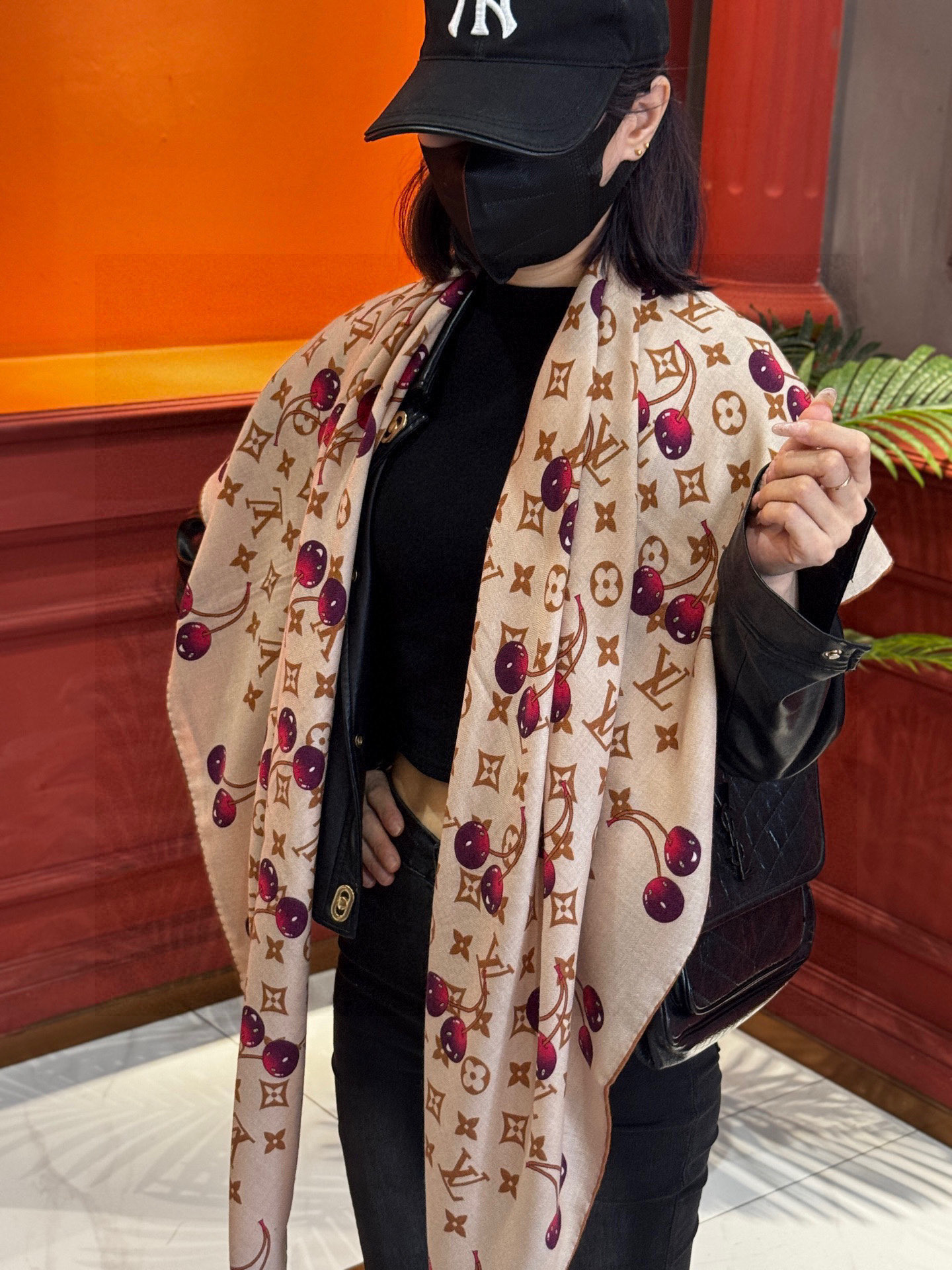 LV X TM MONOGRAMCERISE 140丝绒方巾【140双面丝绒同色】LV × TM Mon