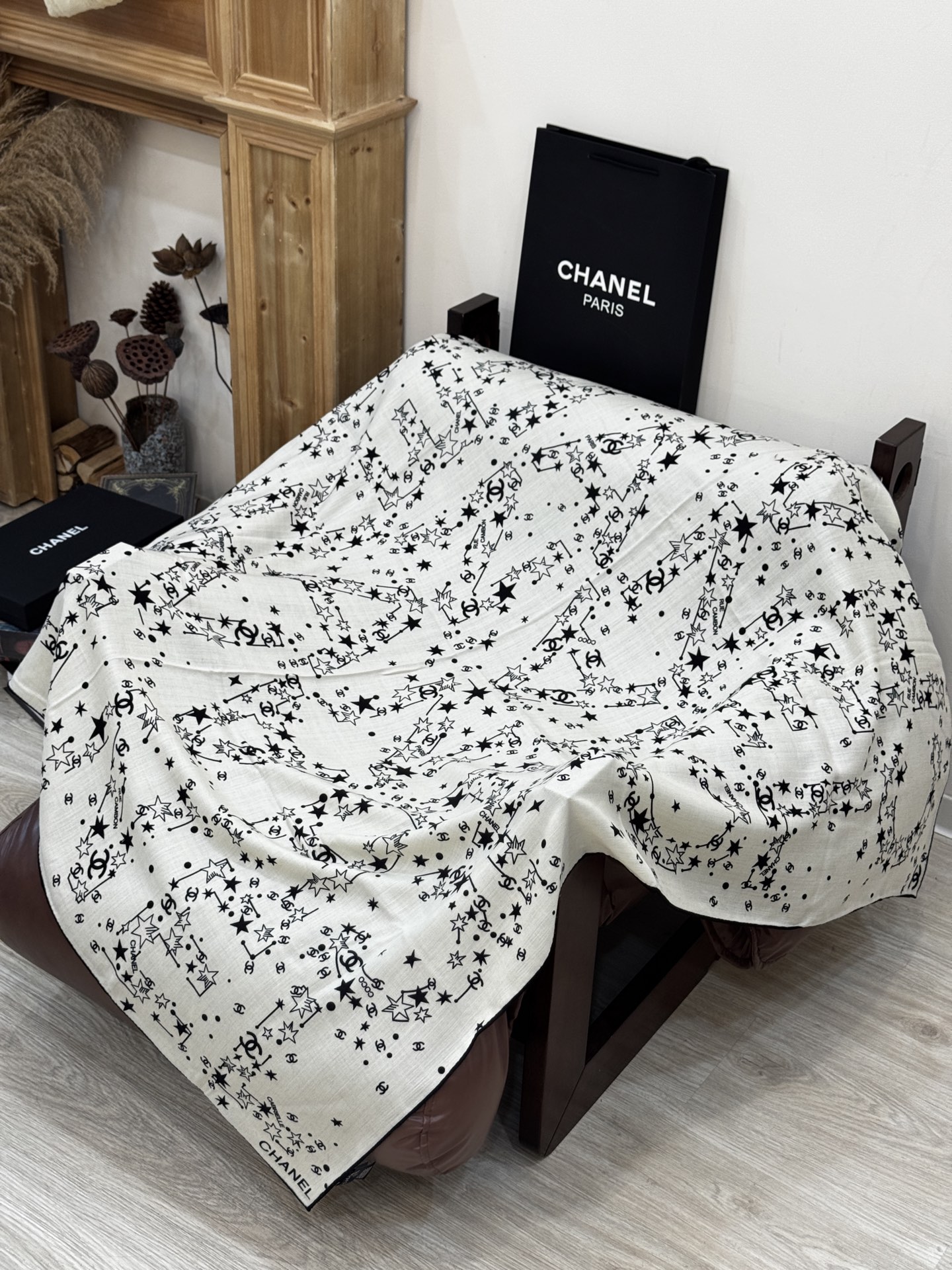 Chanel ~20。秋冬新品～【140顶级丝绒双面同色】繁星点点与双C的完美结合适合各种场合搭配使用黑