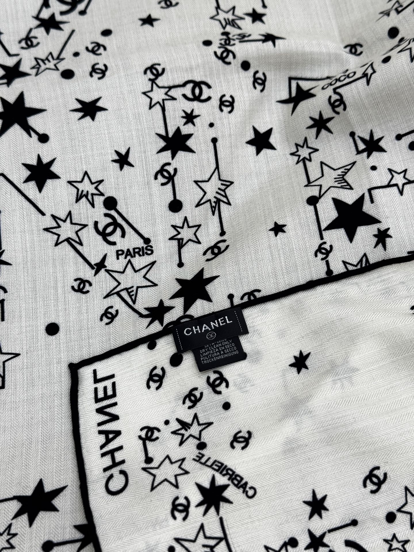 Chanel ~20。秋冬新品～【140顶级丝绒双面同色】繁星点点与双C的完美结合适合各种场合搭配使用黑