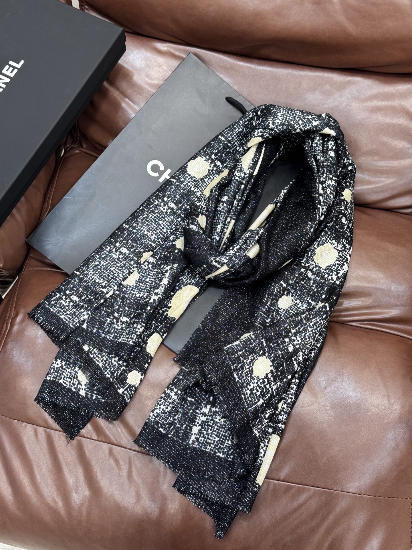 会发光发亮的围巾 💄💋新款客供亮片💖羊绒面料长巾 😘美翻了[流泪]【彩色山茶花银线长巾】御用殿堂级极‼️