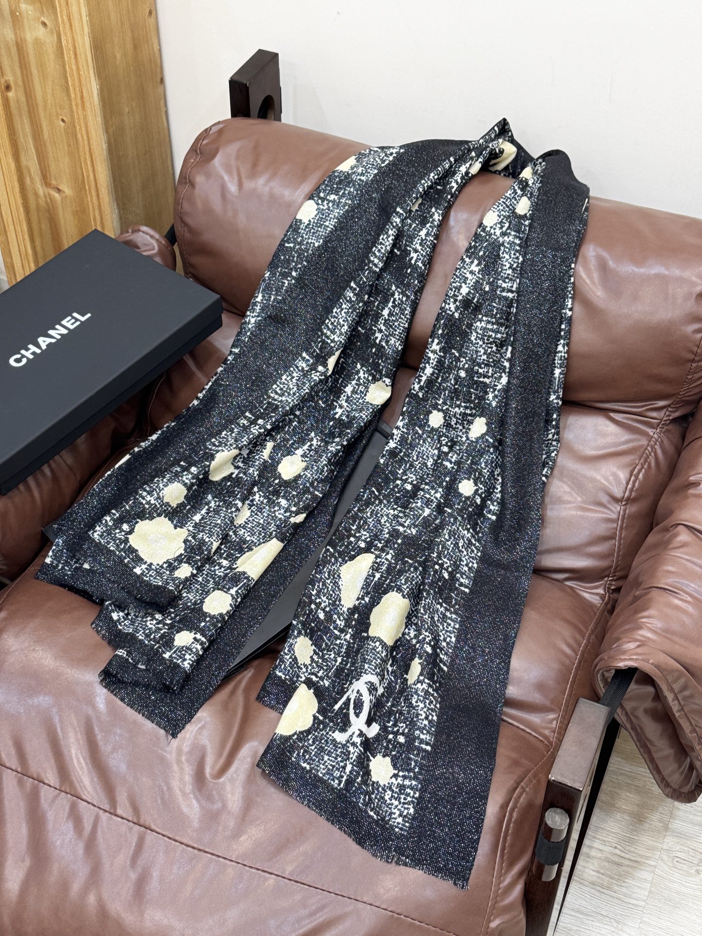 会发光发亮的围巾 💄💋新款客供亮片💖羊绒面料长巾 😘美翻了[流泪]【彩色山茶花银线长巾】御用殿堂级极‼️