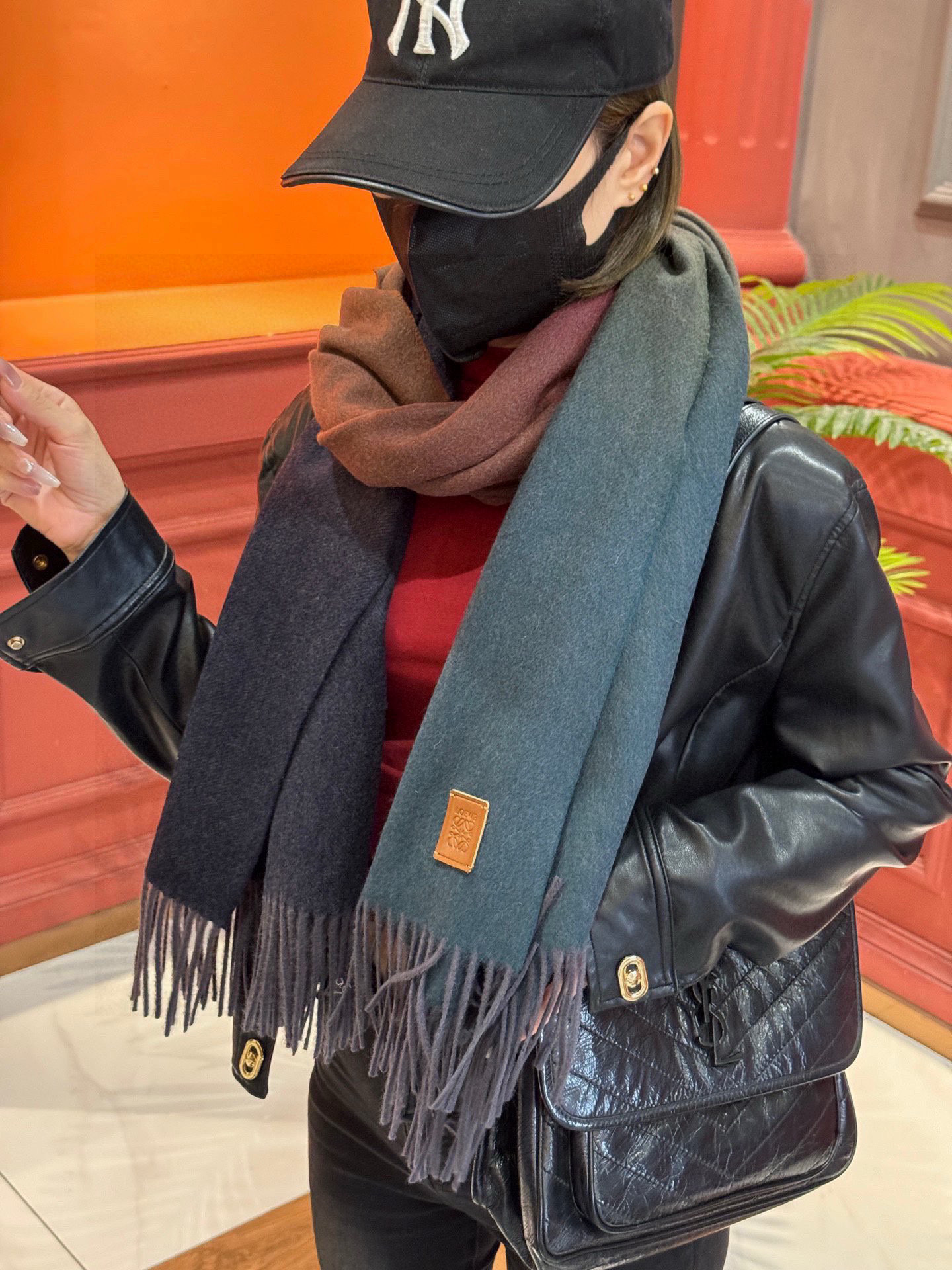 ✨✨太美了😍罗意威 美到要尖叫😱专柜最新款🎊英伦欧美范儿「多色渐变」又是一款即时尚又实用的大围巾&长巾，