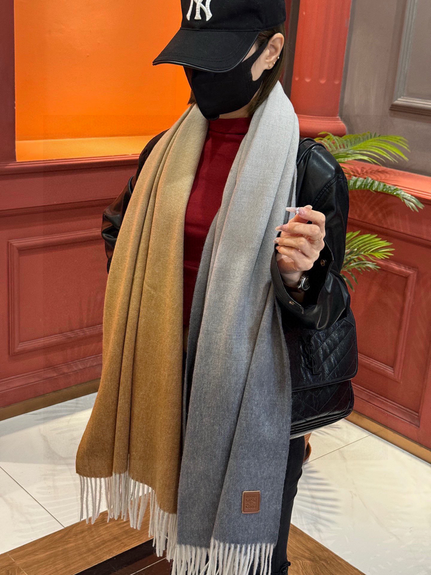 ✨✨太美了😍罗意威 美到要尖叫😱专柜最新款🎊英伦欧美范儿「多色渐变」又是一款即时尚又实用的大围巾&长巾，