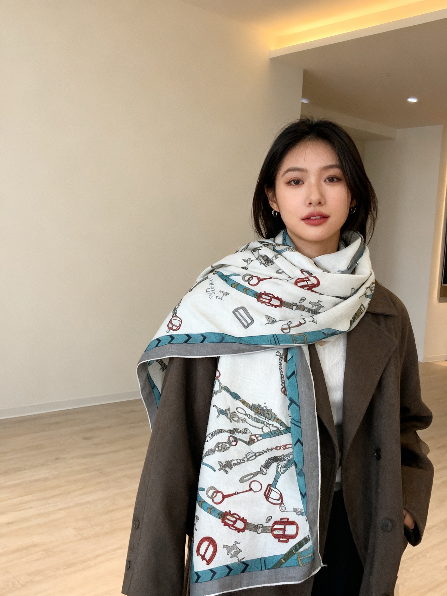 羊绒新款🆕👏👏买了都说好看‼️推荐💕爱马仕双面同色羊绒方巾【跃动的马儿双面同色140】，顶级工艺超值‼️