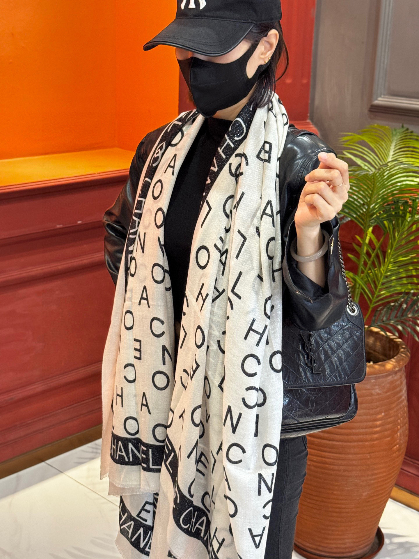 上新🌟 会发光发亮的围巾 💄💋新款客供银线💖羊绒面料长巾 😘美翻了[流泪]【银线双C图案】御用殿堂级极‼