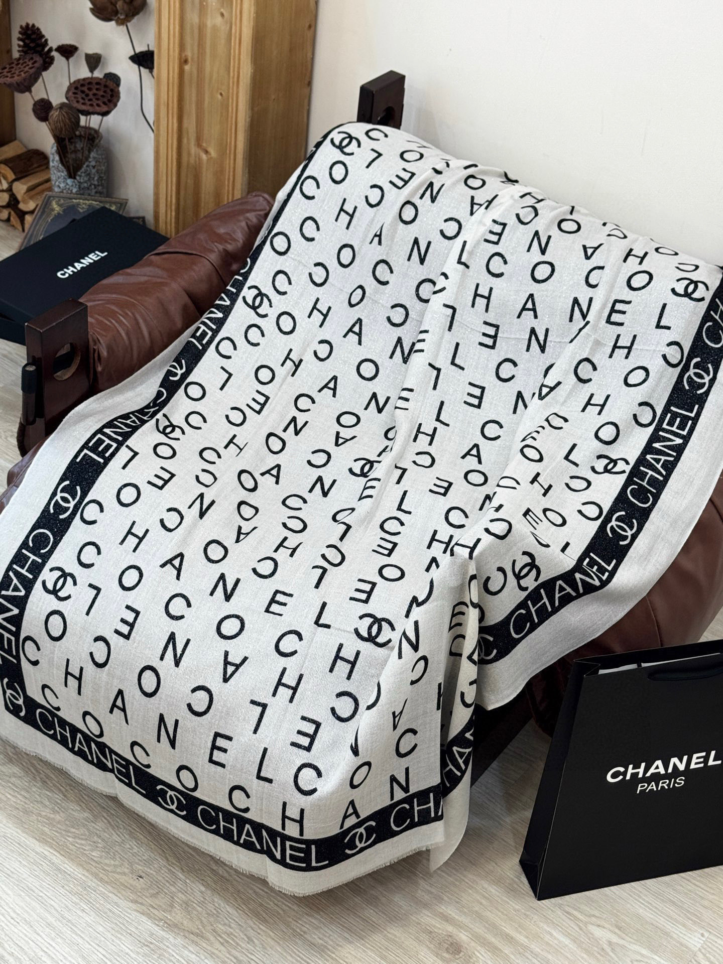 上新🌟 会发光发亮的围巾 💄💋新款客供银线💖羊绒面料长巾 😘美翻了[流泪]【银线双C图案】御用殿堂级极‼