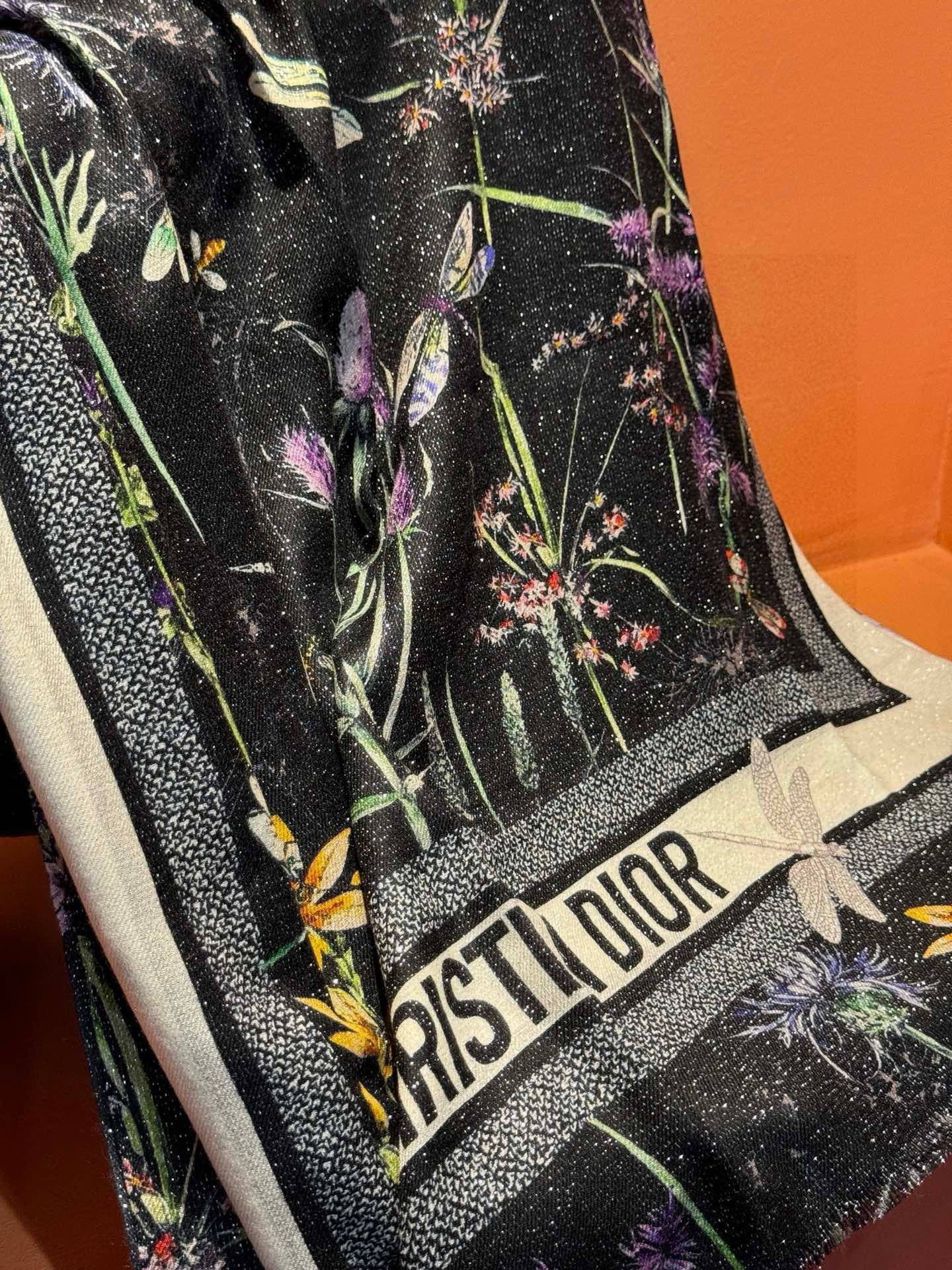 （会发光发亮的围巾）💃🏻💃🏻D家【D太阳女神银丝长巾】‼️抢‼️VIP推荐 ‼️👍下手一定要快【高端 大